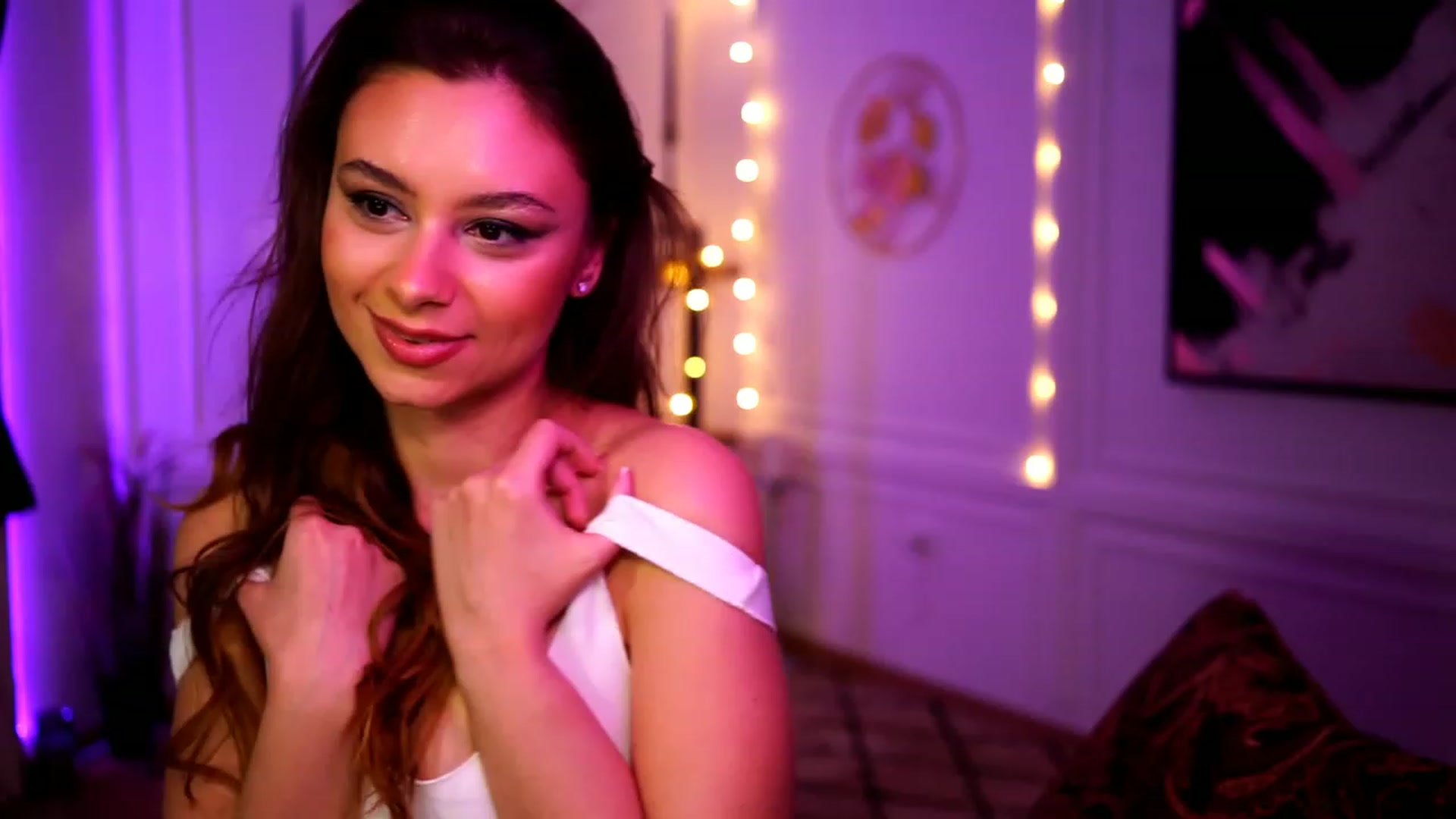 Gallery image thumbnail from Bitter_Mooon's myfreecams stream on, 03/14/2023, 19:20 image 4 of 20