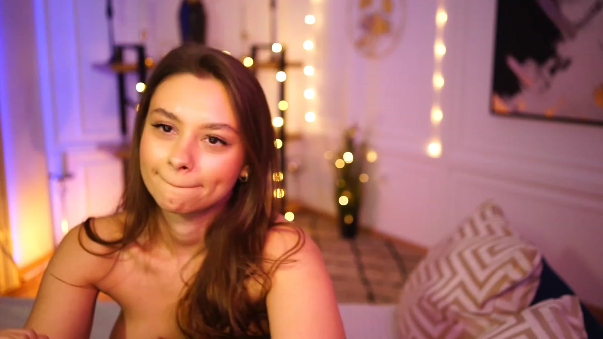Gallery image thumbnail from Bitter_Mooon's myfreecams stream on, 03/26/2023, 09:18 image 14 of 20