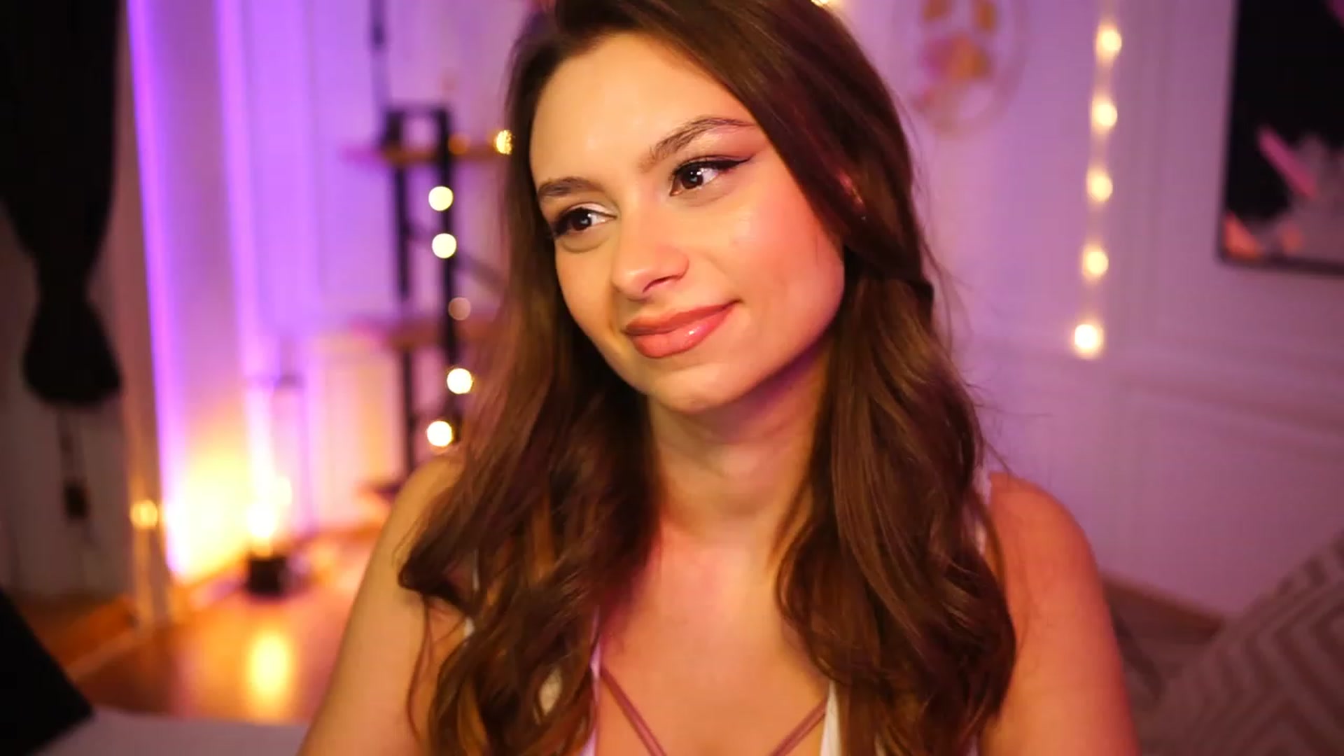 Gallery image thumbnail from Bitter_Mooon's myfreecams stream on, 04/03/2023, 16:11 image 2 of 20