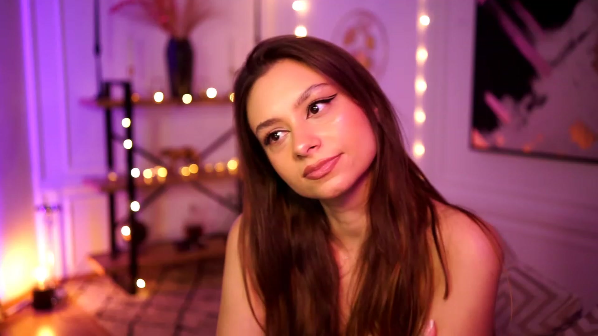 Gallery image thumbnail from Bitter_Mooon's myfreecams stream on, 04/16/2023, 17:31 image 12 of 20