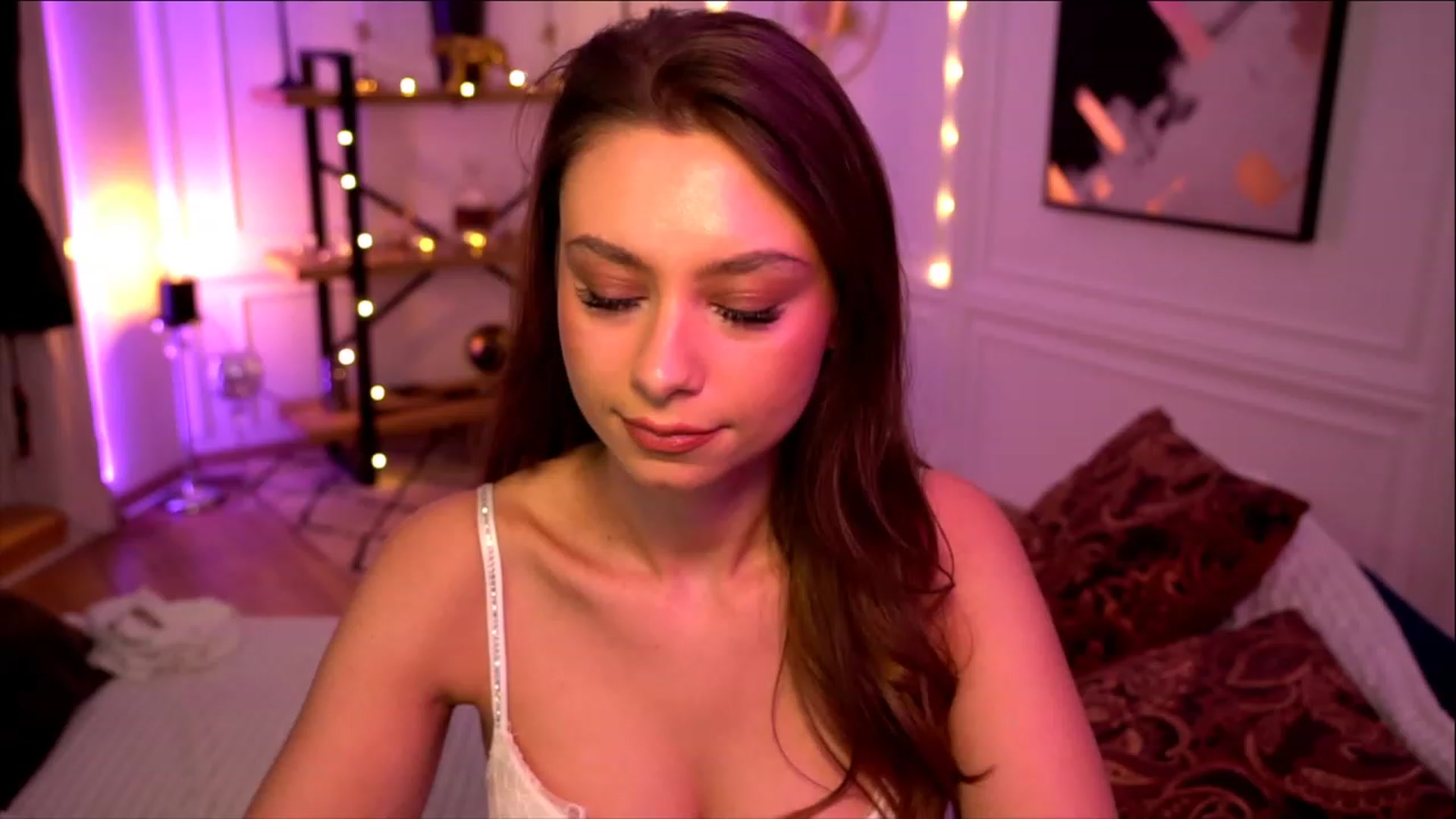 Gallery image thumbnail from Bitter_Mooon's myfreecams stream on, 05/13/2023, 18:16 image 4 of 20