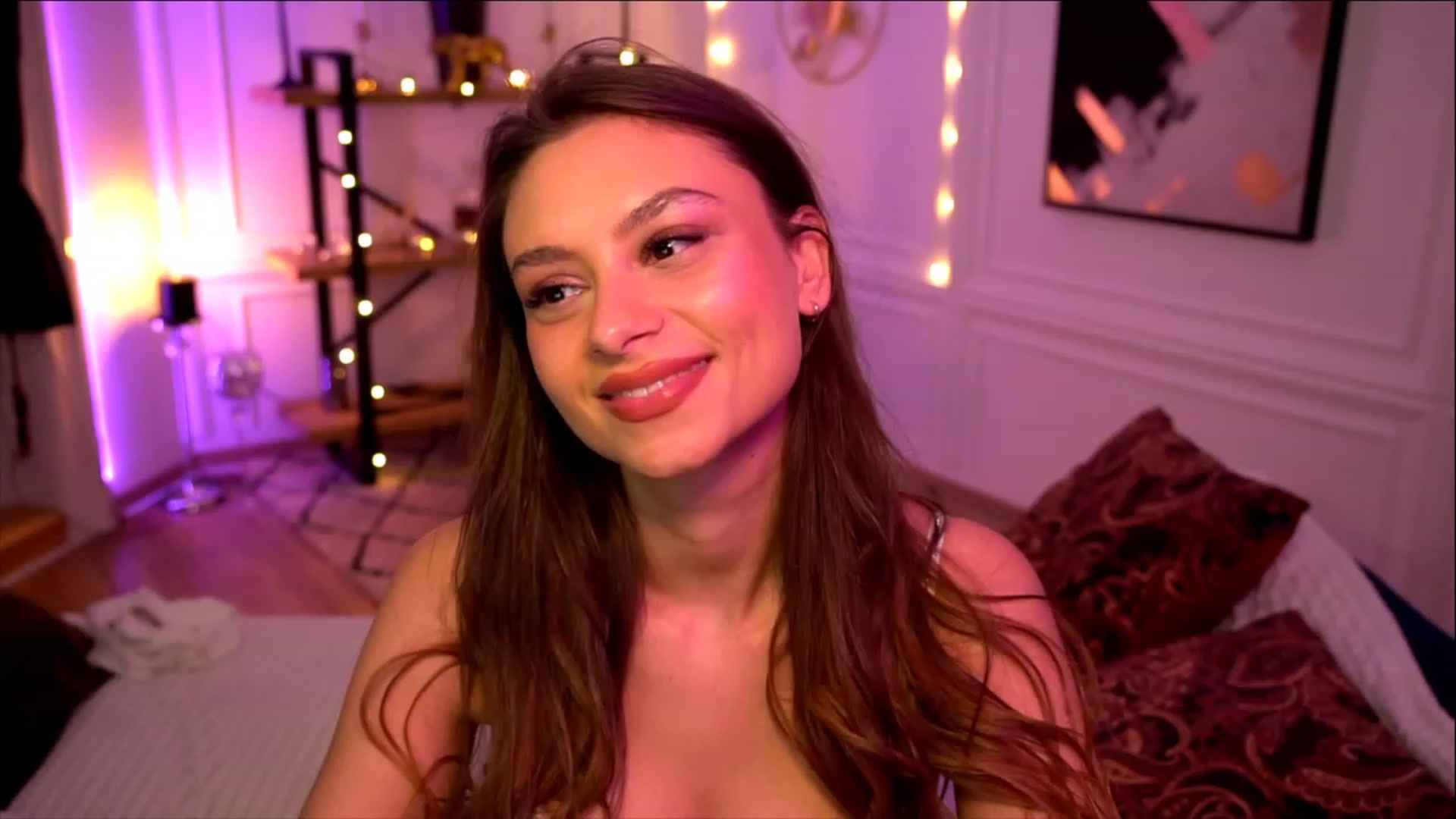 Gallery image thumbnail from Bitter_Mooon's myfreecams stream on, 05/13/2023, 18:16 image 12 of 20
