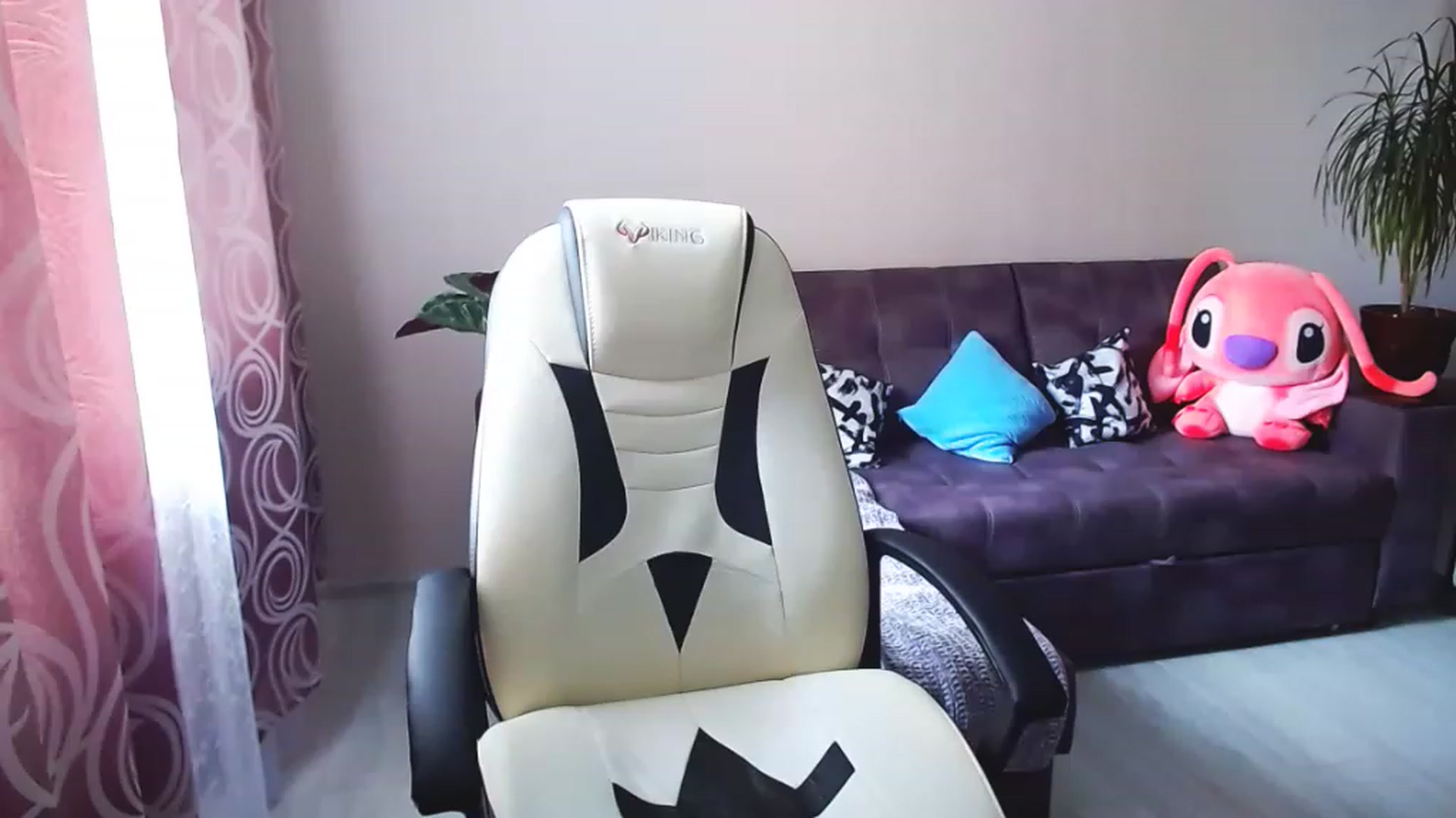 Gallery image thumbnail from BlackLovee's myfreecams stream on, 06/26/2023, 09:37 image 13 of 20