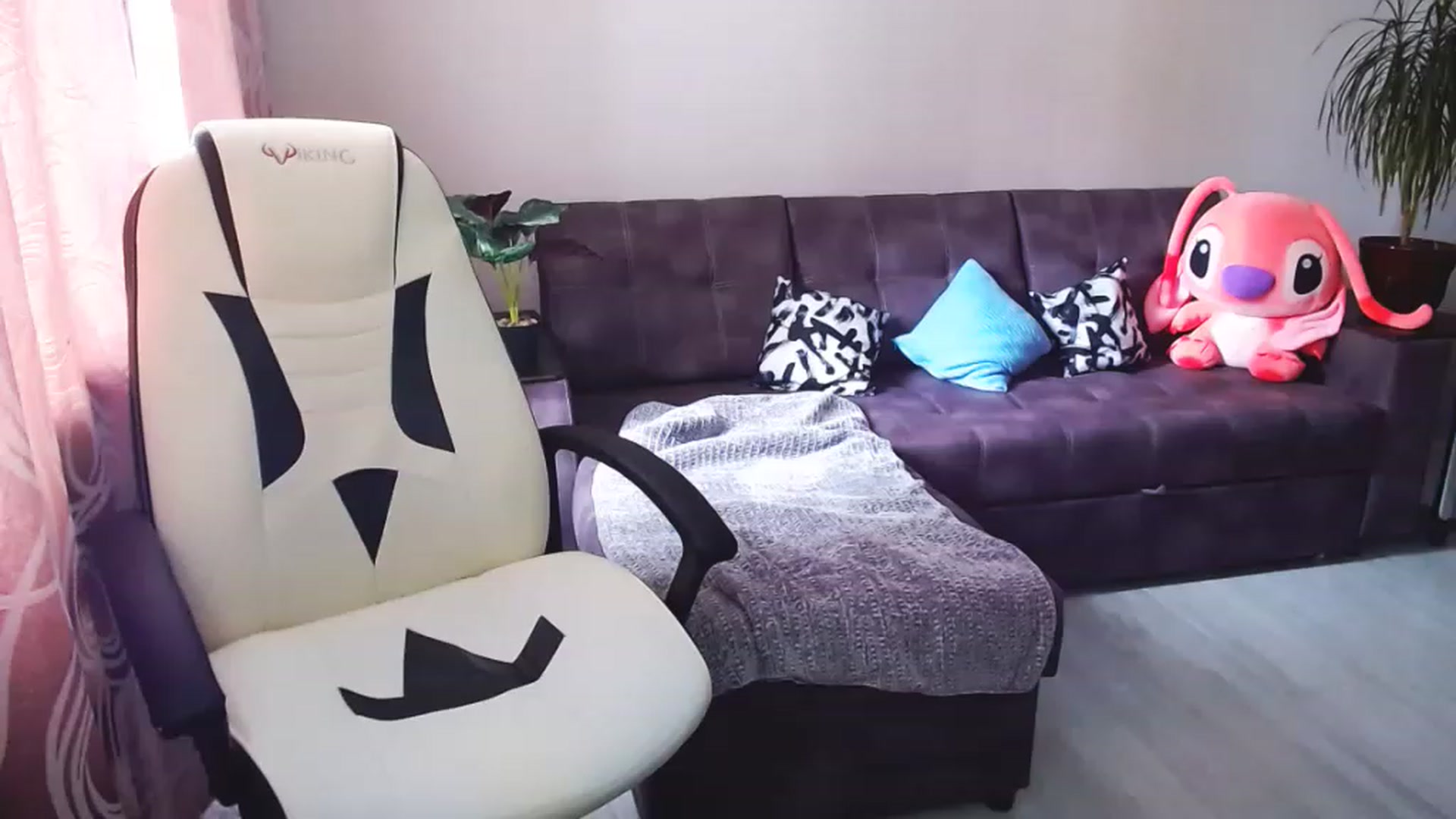 Gallery image thumbnail from BlackLovee's myfreecams stream on, 06/26/2023, 10:23 image 9 of 20