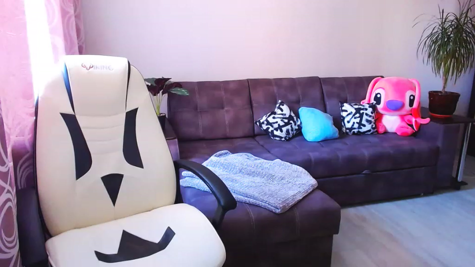 Gallery image thumbnail from BlackLovee's myfreecams stream on, 08/08/2023, 08:02 image 9 of 20