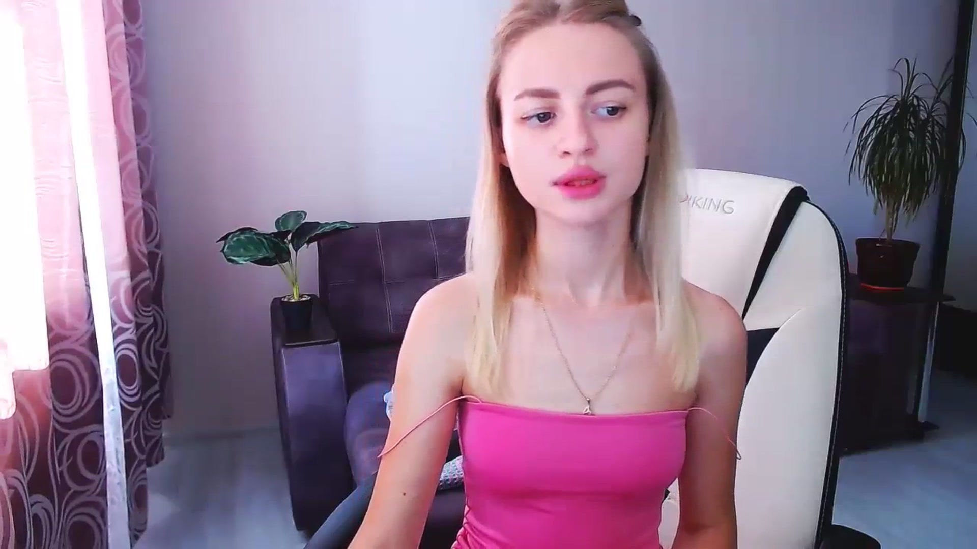 Gallery image thumbnail from BlackLovee's myfreecams stream on, 08/10/2023, 11:40 image 15 of 20