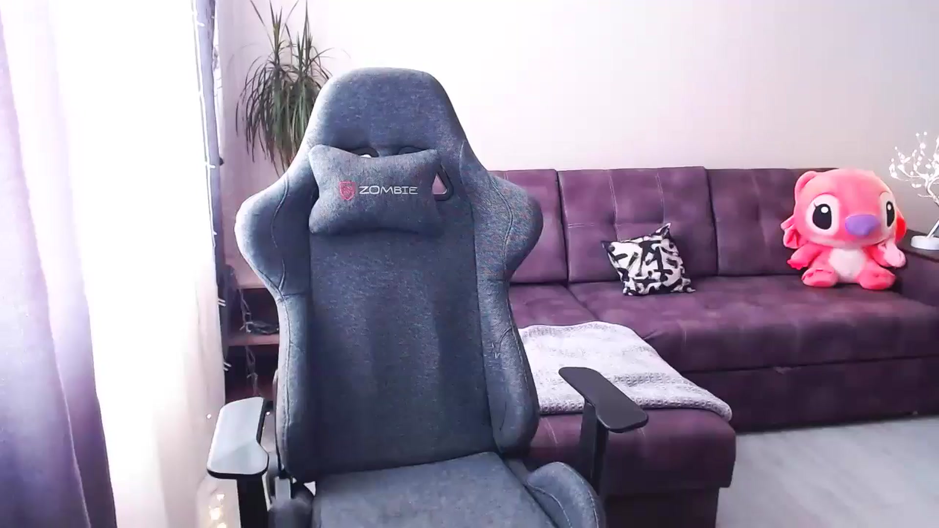 Gallery image thumbnail from BlackLovee's myfreecams stream on, 08/03/2024, 14:23 image 6 of 20