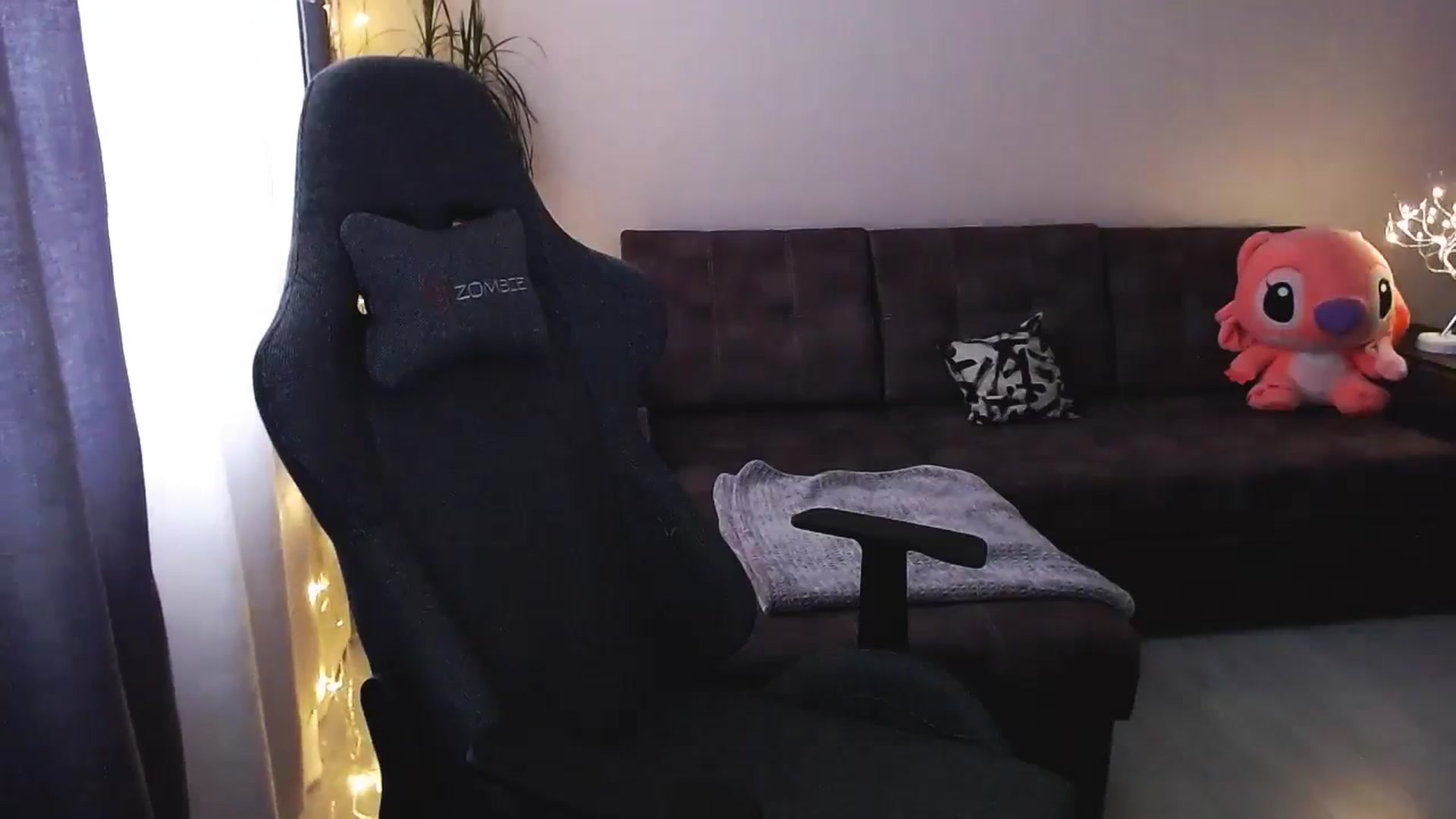 Gallery image thumbnail from BlackLovee's myfreecams stream on, 08/03/2024, 14:23 image 12 of 20