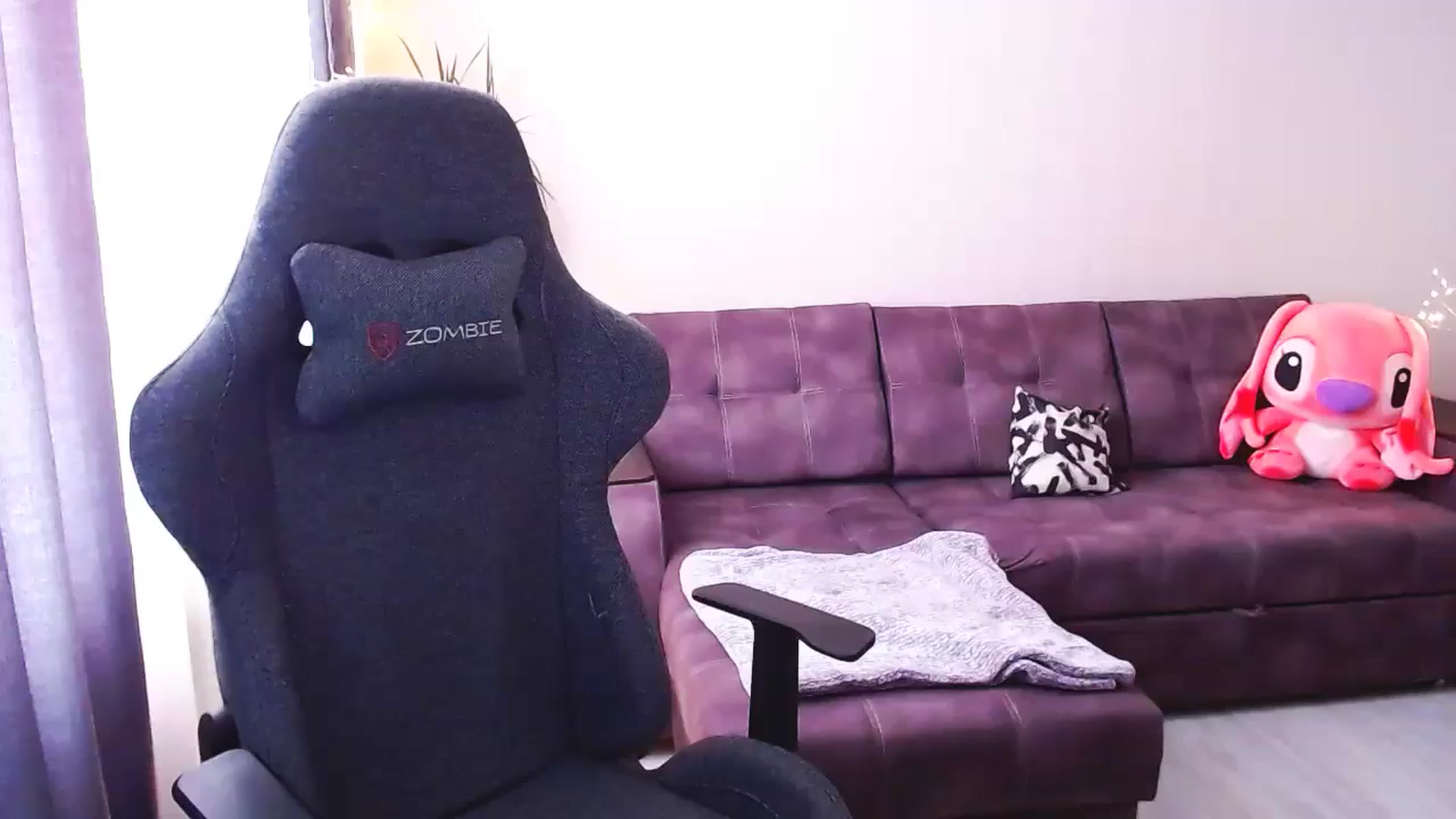 Gallery image thumbnail from BlackLovee's myfreecams stream on, 08/05/2024, 10:19 image 11 of 20