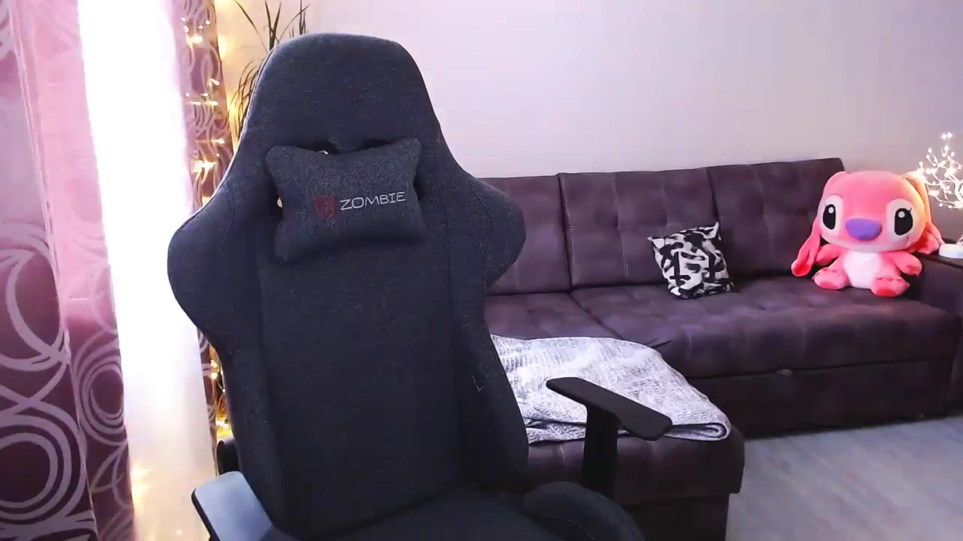 Gallery image thumbnail from BlackLovee's myfreecams stream on, 08/11/2024, 11:09 image 17 of 20