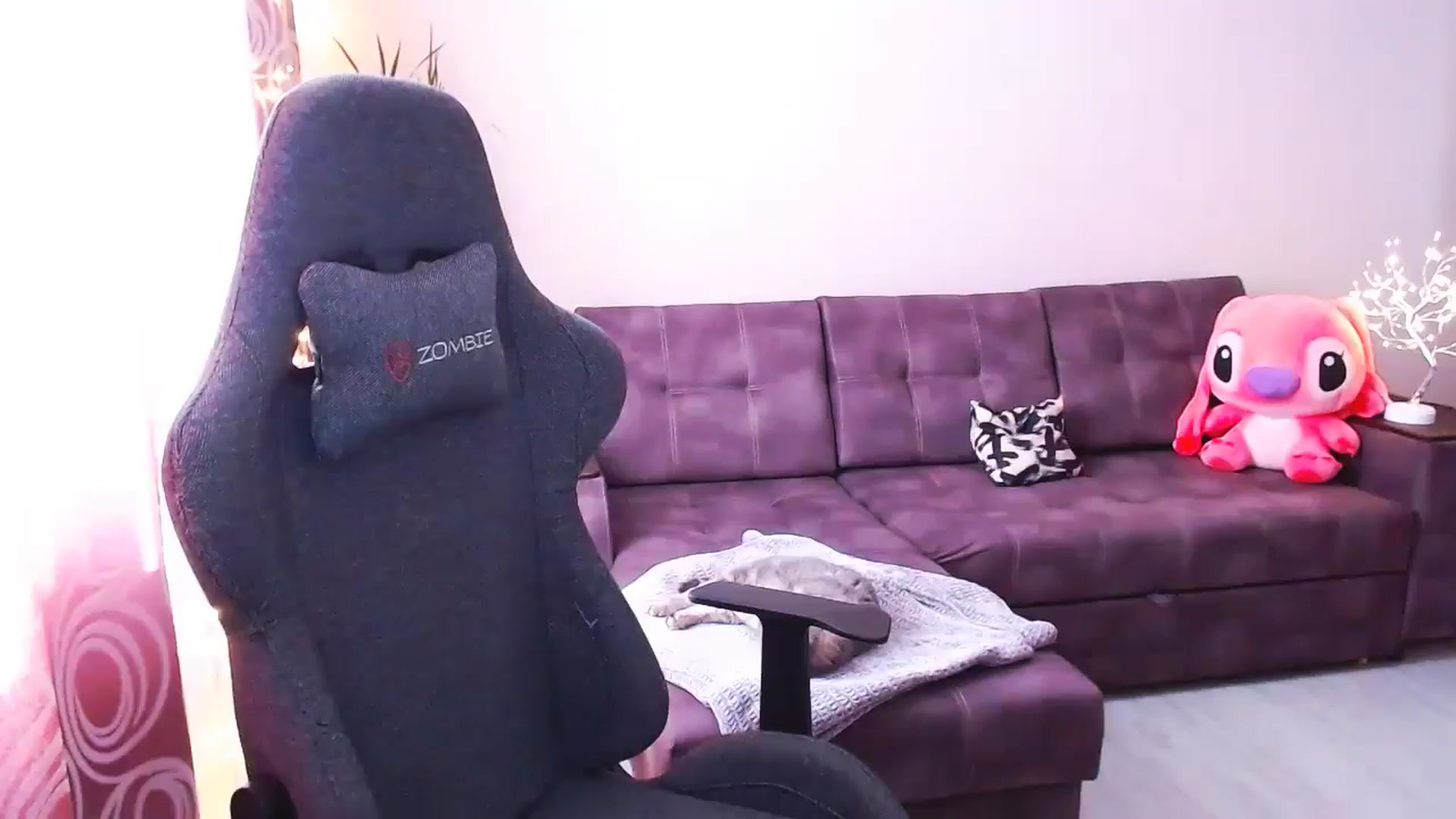 Gallery image thumbnail from BlackLovee's myfreecams stream on, 08/11/2024, 14:35 image 1 of 20
