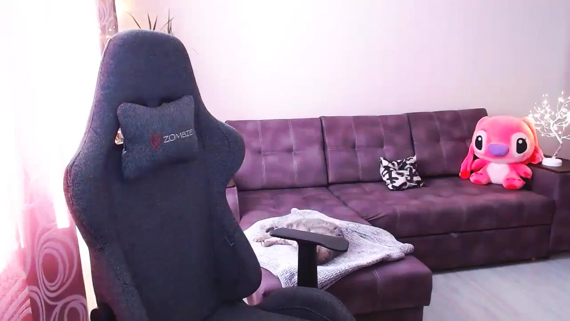 Gallery image thumbnail from BlackLovee's myfreecams stream on, 08/11/2024, 14:35 image 2 of 20