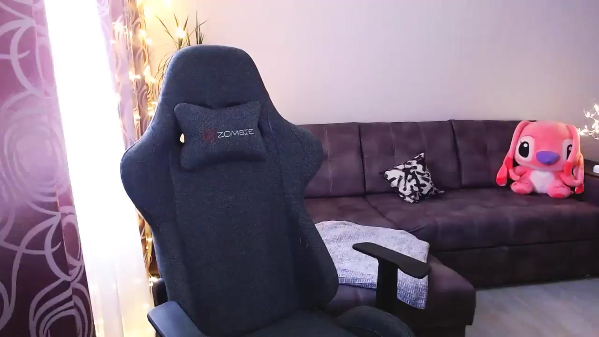 Gallery image thumbnail from BlackLovee's myfreecams stream on, 08/16/2024, 07:31 image 10 of 20