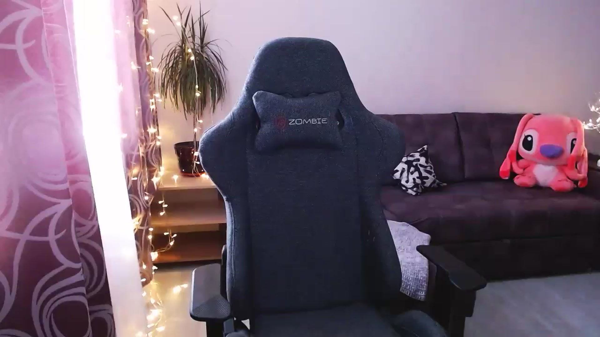 Gallery image thumbnail from BlackLovee's myfreecams stream on, 08/16/2024, 09:00 image 14 of 20