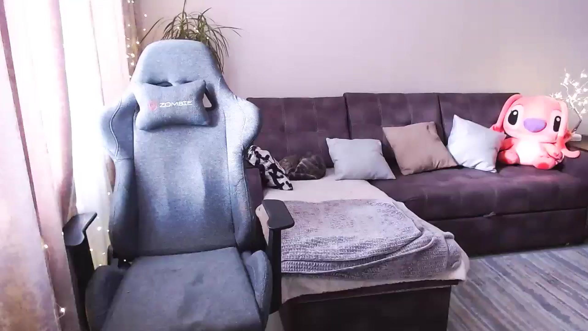 Gallery image thumbnail from BlackLovee's myfreecams stream on, 12/19/2024, 10:11 image 11 of 20