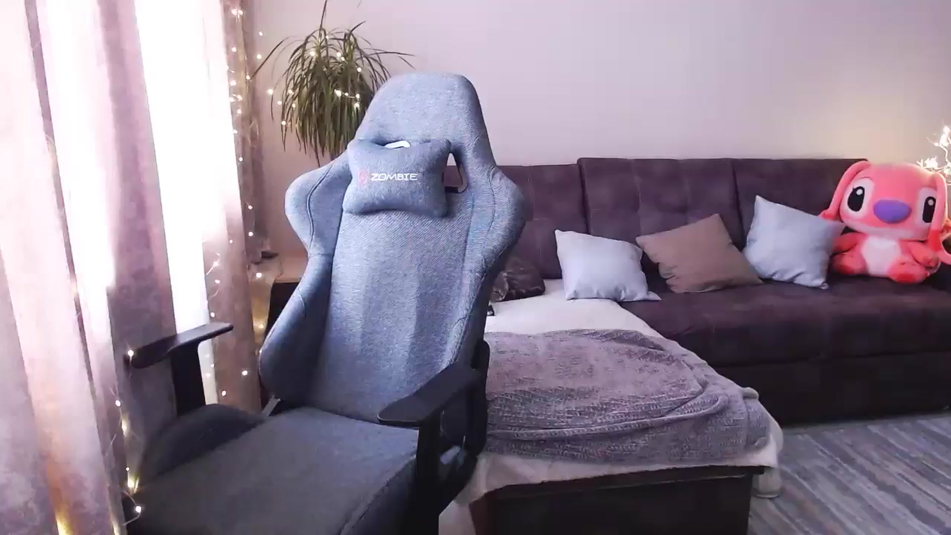 Gallery image thumbnail from BlackLovee's myfreecams stream on, 12/19/2024, 11:12 image 16 of 20
