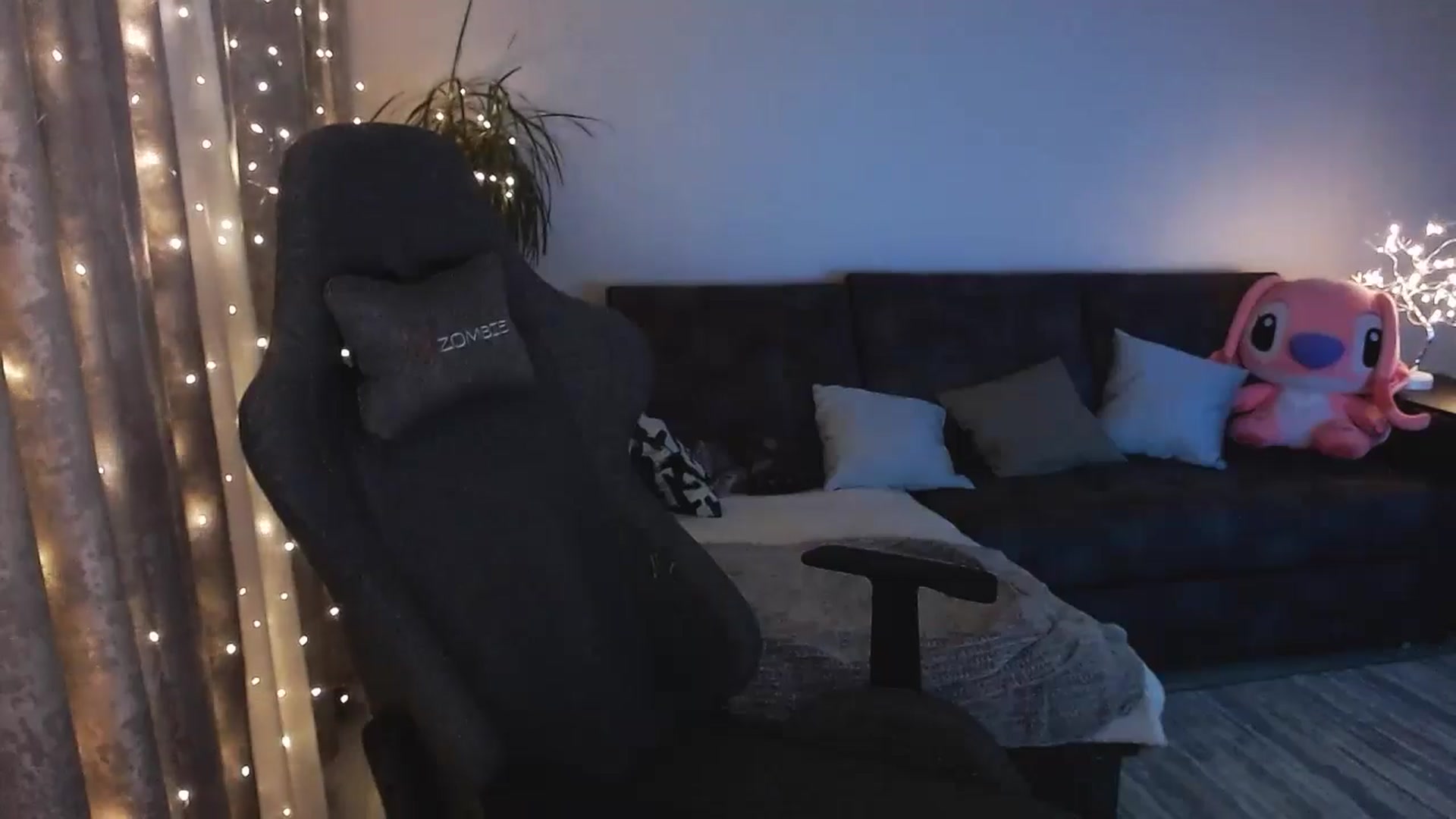 Gallery image thumbnail from BlackLovee's myfreecams stream on, 12/19/2024, 13:42 image 13 of 20