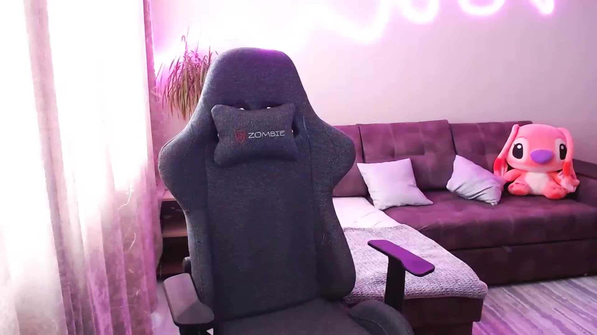 Gallery image thumbnail from BlackLovee's myfreecams stream on, 03/13/2025, 09:19 image 10 of 20