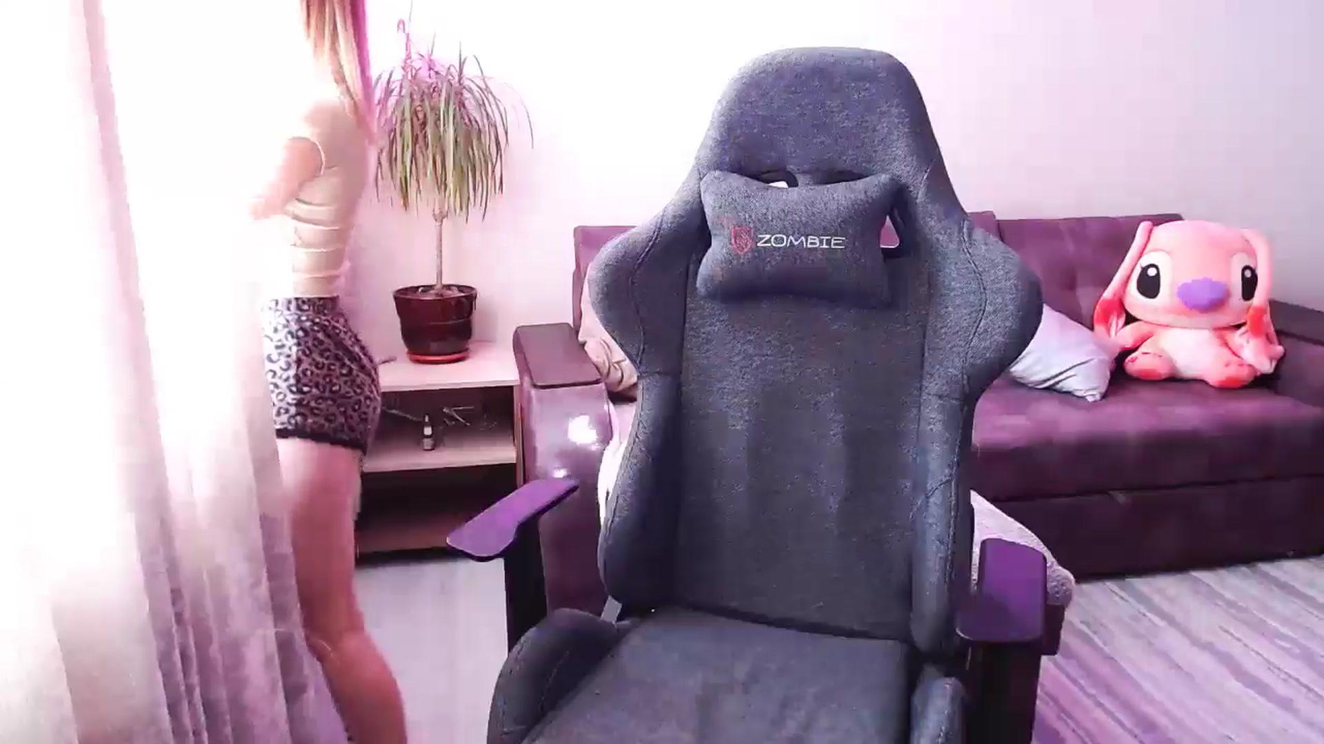 Gallery image thumbnail from BlackLovee's myfreecams stream on, 03/13/2025, 09:50 image 9 of 20