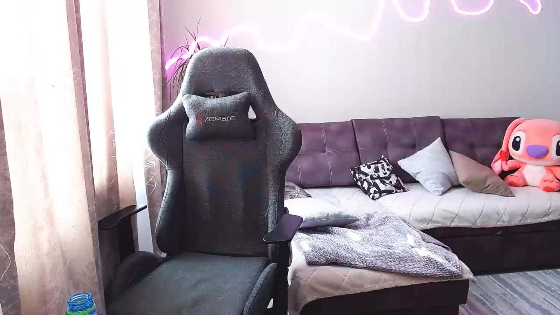 Gallery image thumbnail from BlackLovee's myfreecams stream on, 04/01/2025, 12:45 image 2 of 20