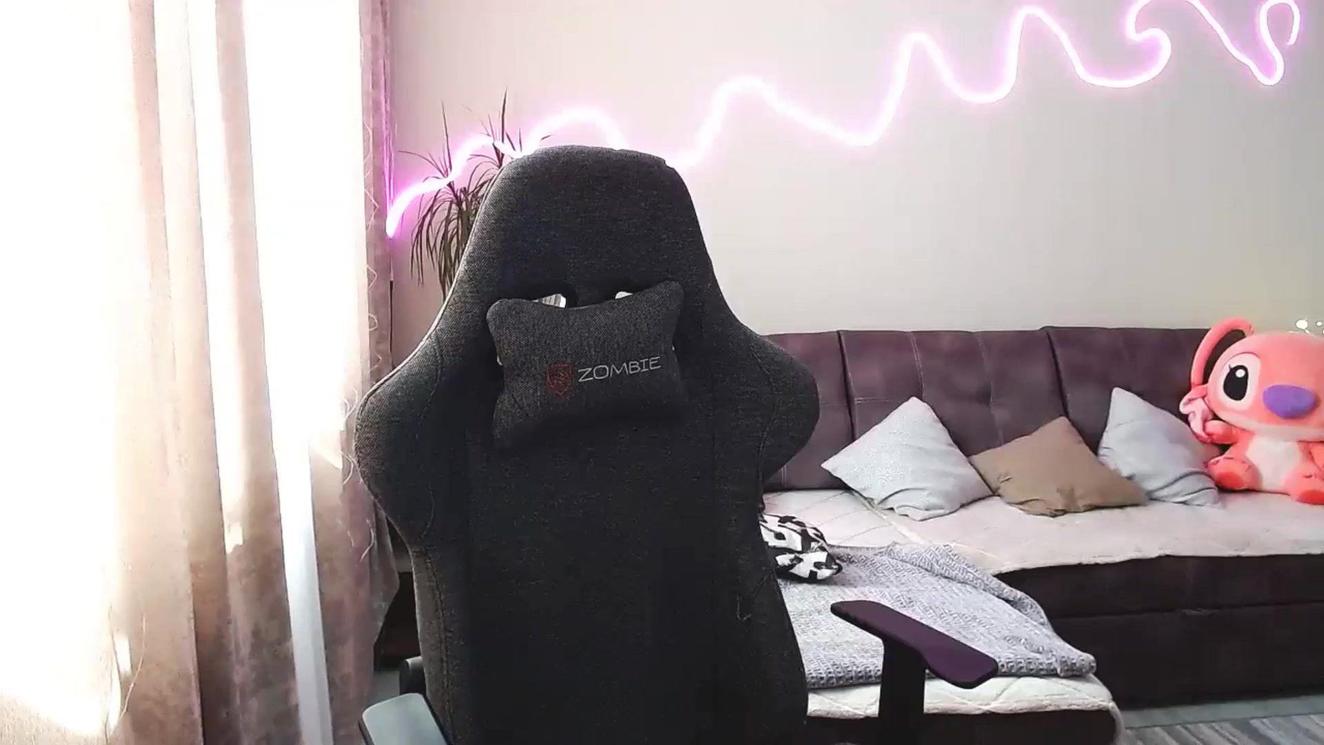 Gallery image thumbnail from BlackLovee's myfreecams stream on, 06/09/2025, 11:46 image 6 of 20