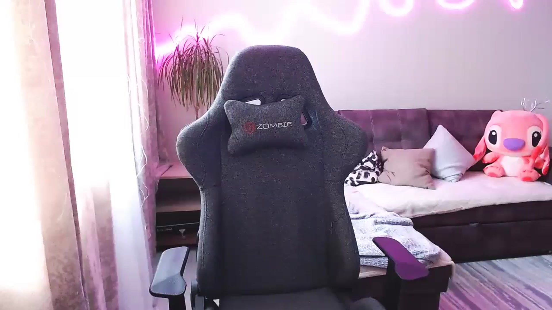 Gallery image thumbnail from BlackLovee's myfreecams stream on, 06/21/2025, 13:59 image 19 of 20