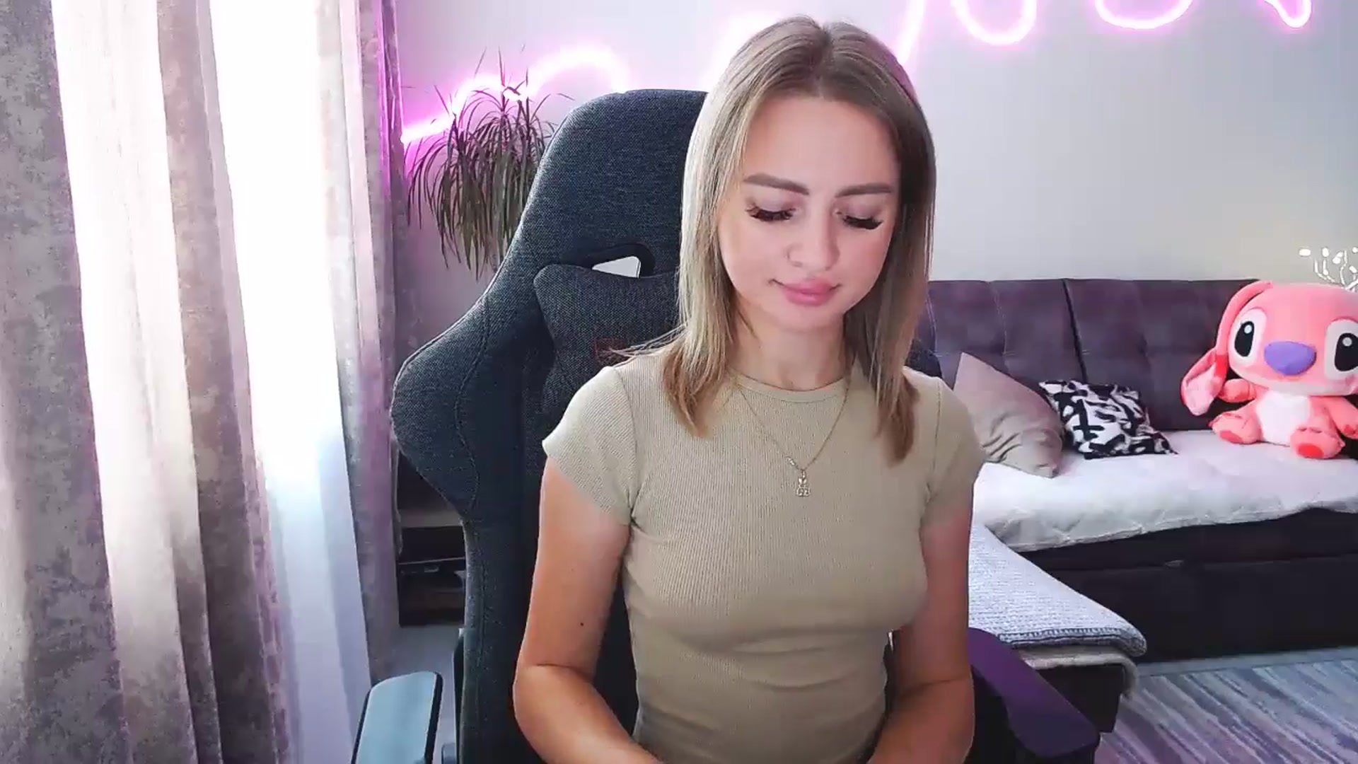 Gallery image thumbnail from BlackLovee's myfreecams stream on, 06/25/2025, 09:19 image 14 of 20