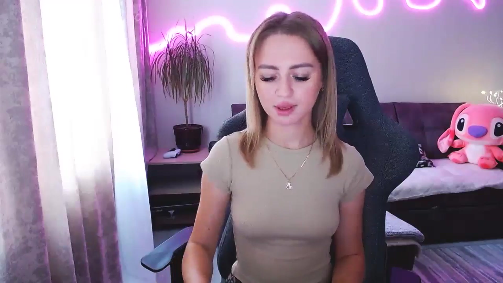 Gallery image thumbnail from BlackLovee's myfreecams stream on, 06/25/2025, 12:00 image 7 of 20