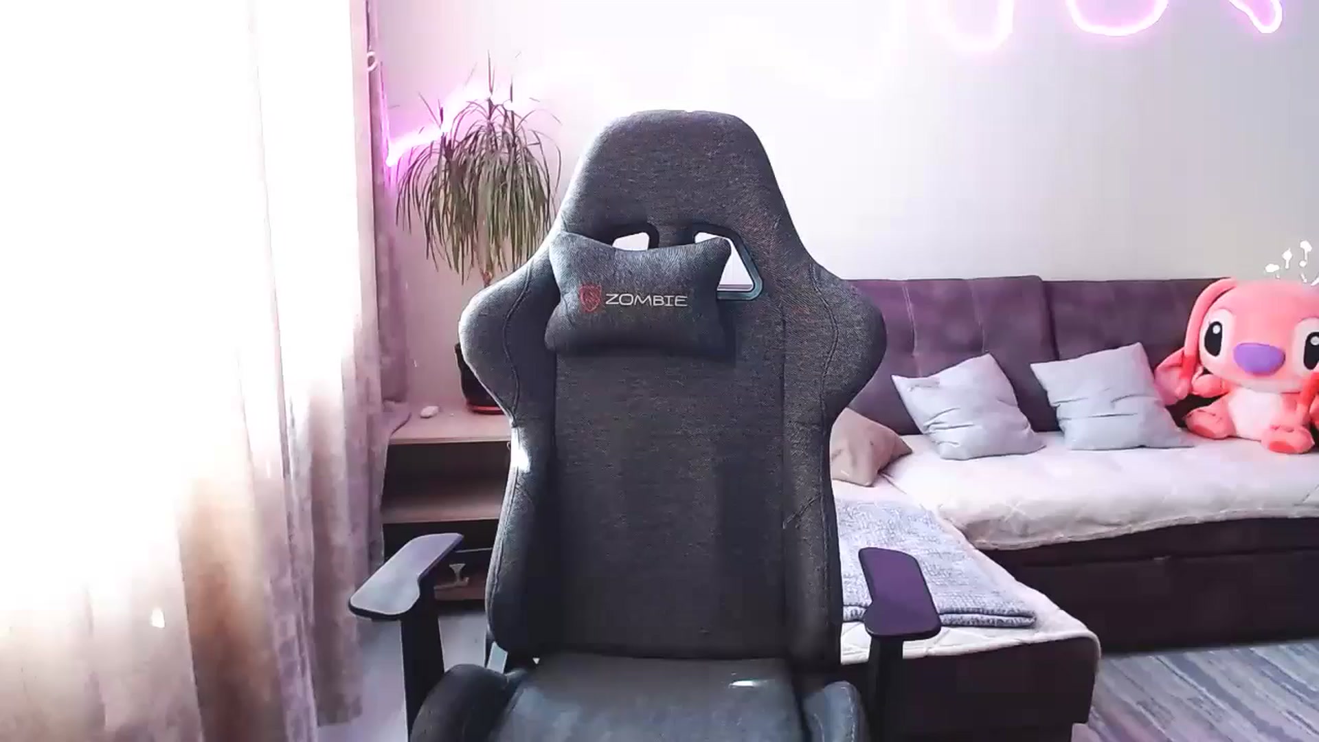 Gallery image thumbnail from BlackLovee's myfreecams stream on, 07/06/2025, 12:50 image 15 of 20
