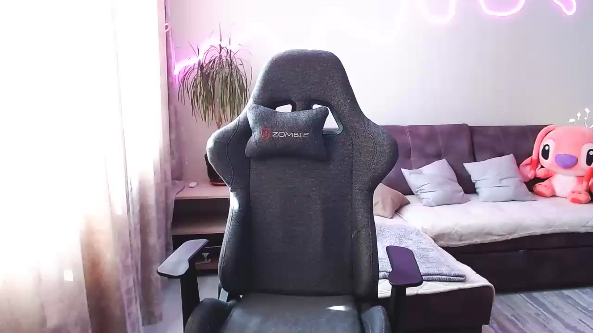 Gallery image thumbnail from BlackLovee's myfreecams stream on, 07/06/2025, 12:50 image 17 of 20