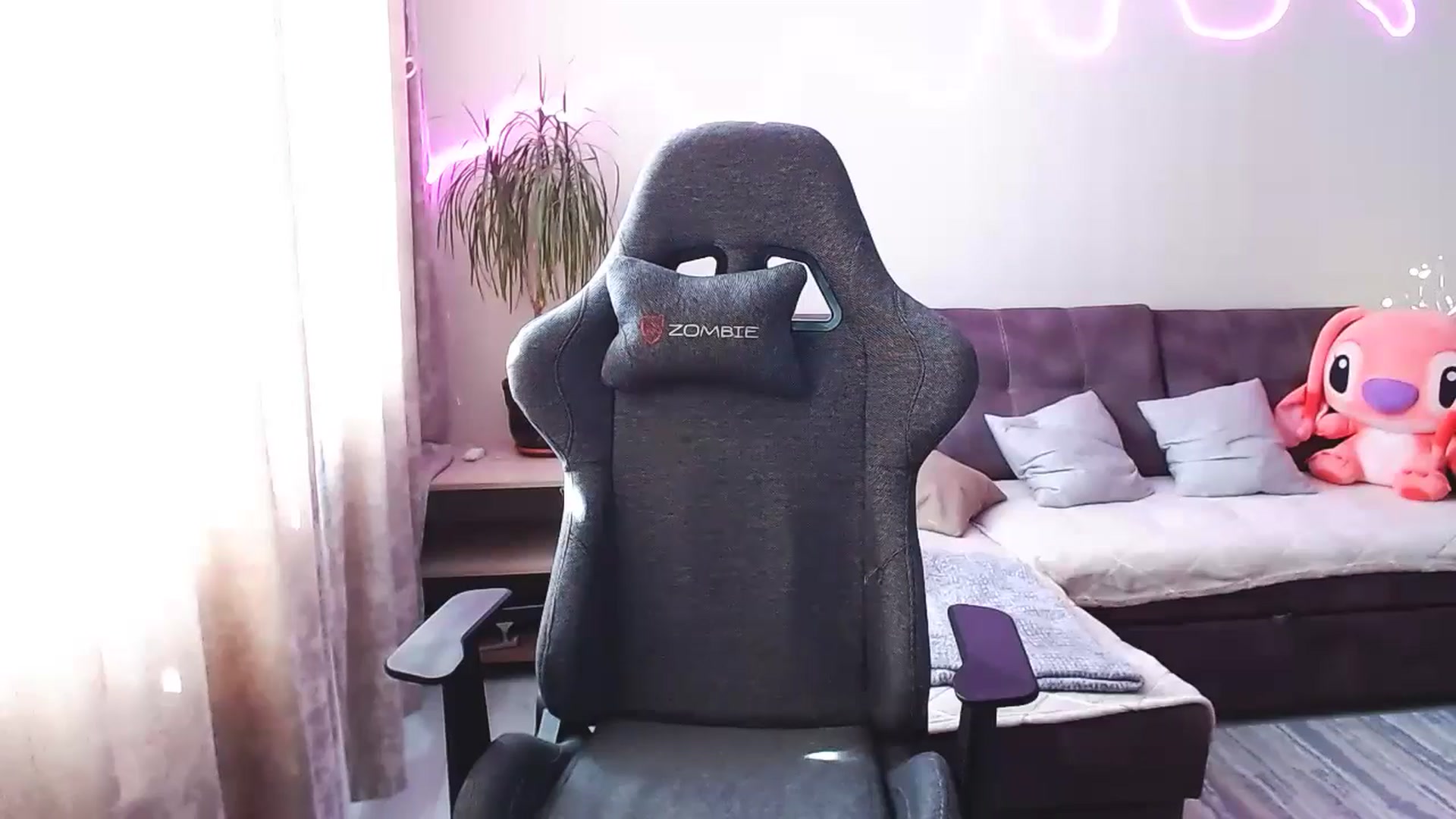 Gallery image thumbnail from BlackLovee's myfreecams stream on, 07/06/2025, 12:50 image 16 of 20