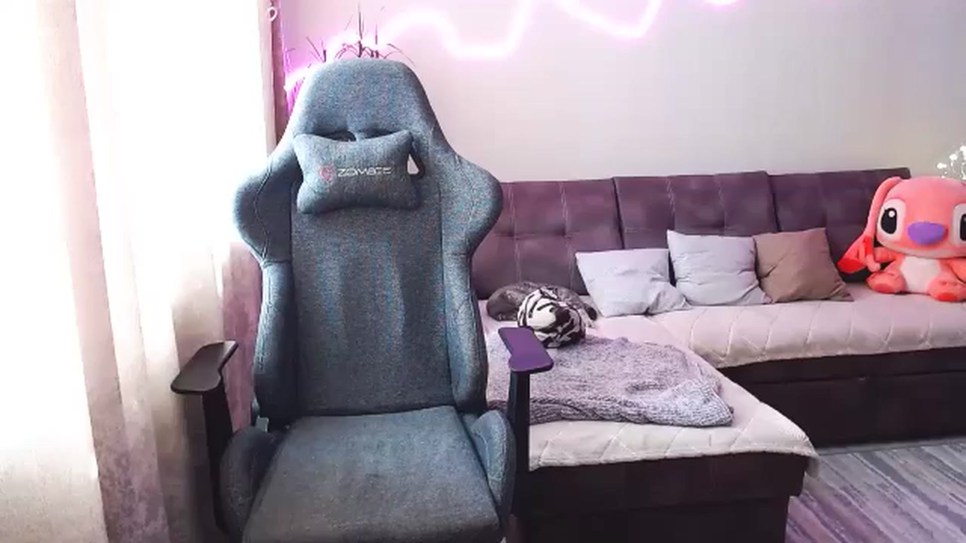 Gallery image thumbnail from BlackLovee's myfreecams stream on, 07/09/2025, 11:52 image 17 of 20