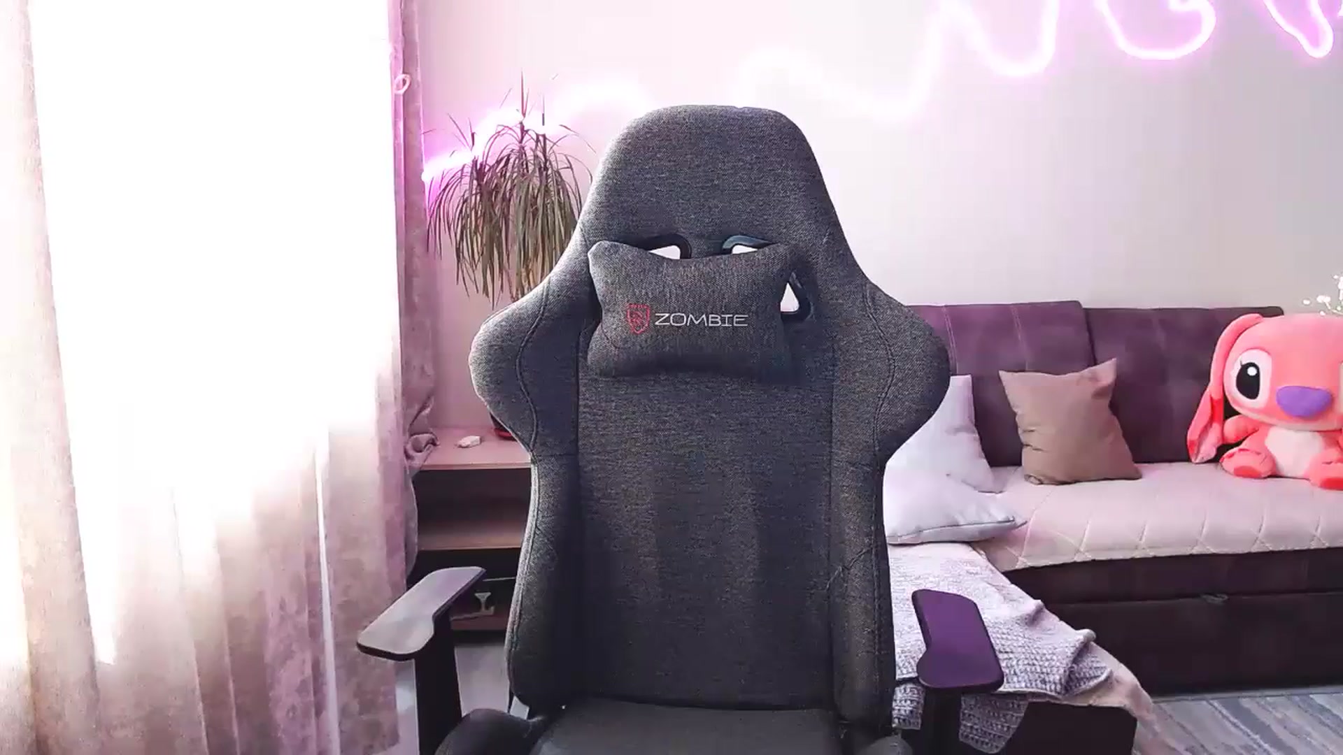Gallery image thumbnail from BlackLovee's myfreecams stream on, 07/10/2025, 12:52 image 13 of 20