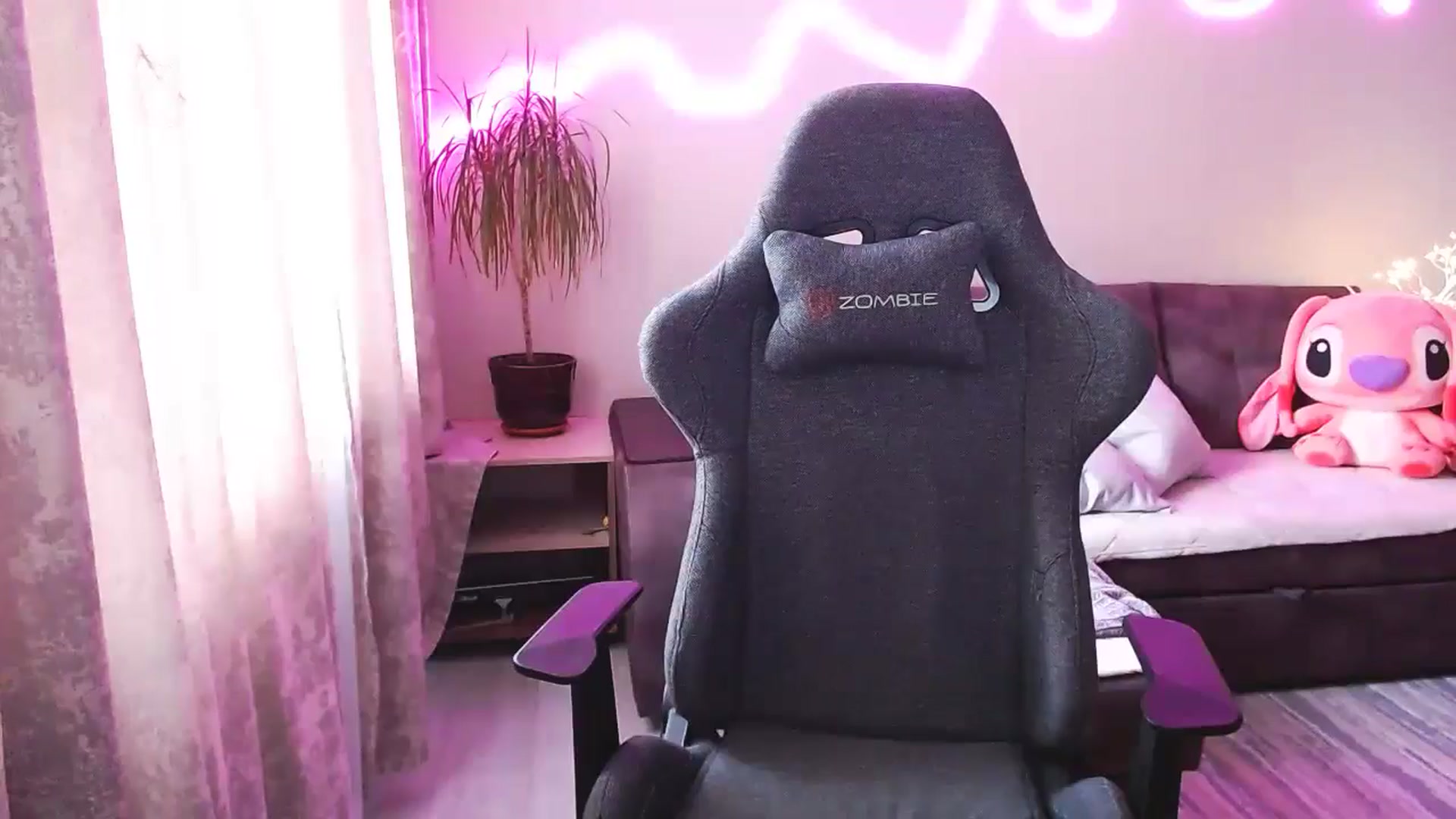 Gallery image thumbnail from BlackLovee's myfreecams stream on, 07/14/2025, 12:00 image 19 of 20