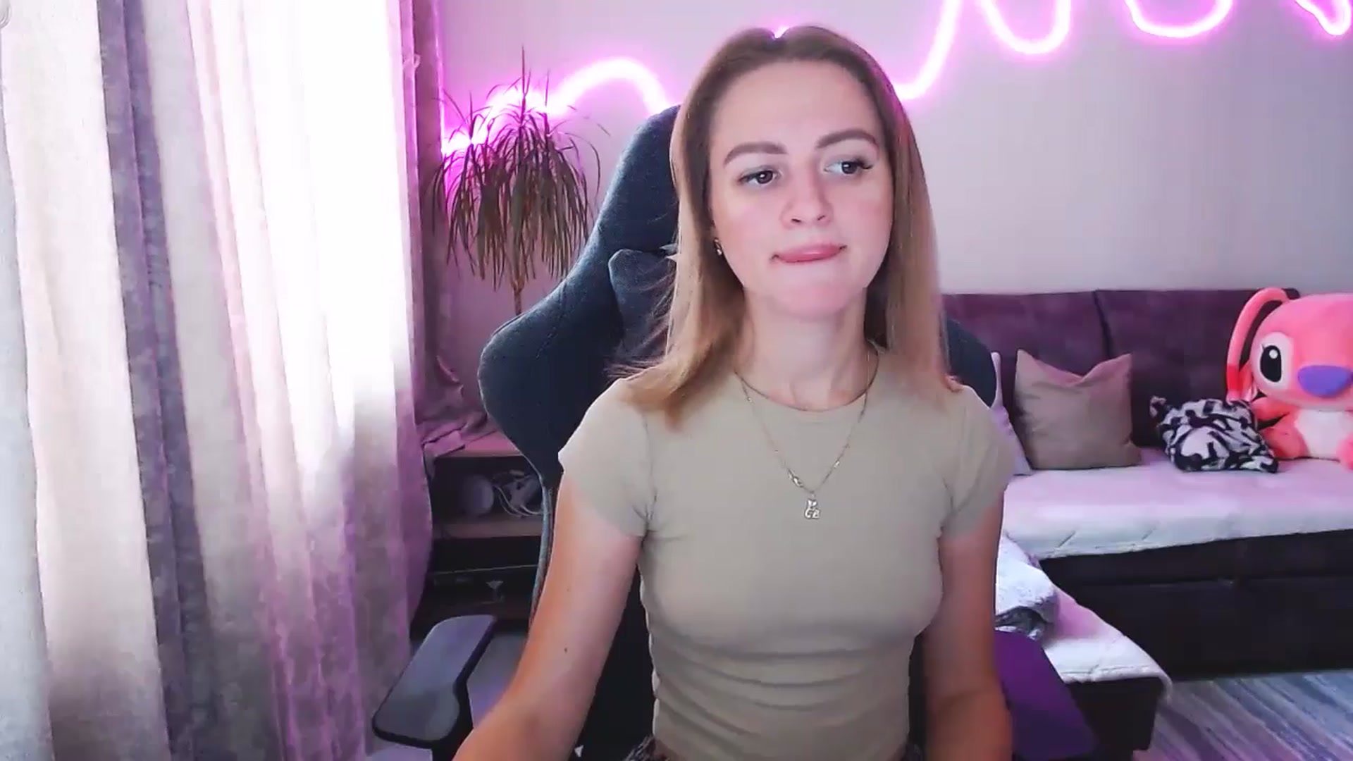 Gallery image thumbnail from BlackLovee's myfreecams stream on, 07/18/2025, 07:59 image 5 of 20
