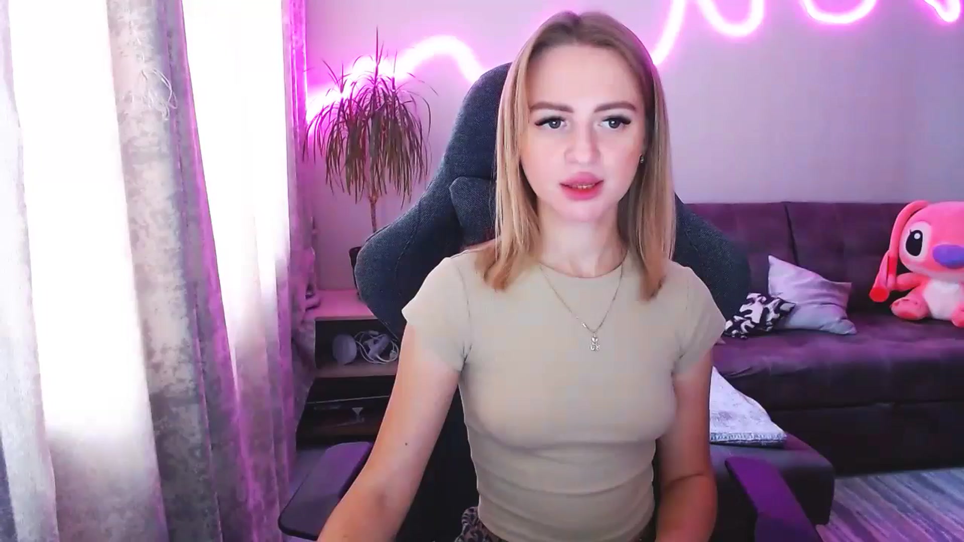 Gallery image thumbnail from BlackLovee's myfreecams stream on, 07/21/2025, 10:53 image 2 of 20
