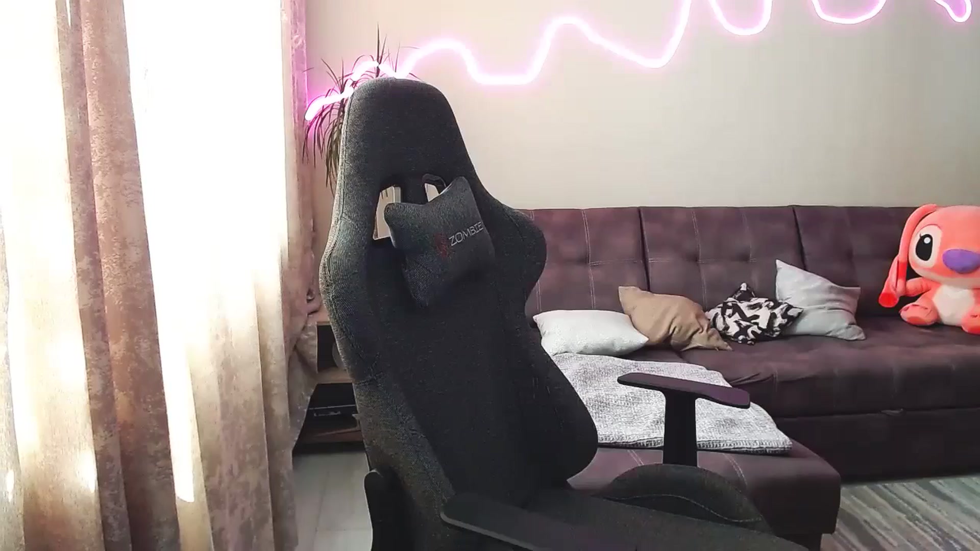 Gallery image thumbnail from BlackLovee's myfreecams stream on, 07/21/2025, 12:49 image 4 of 20