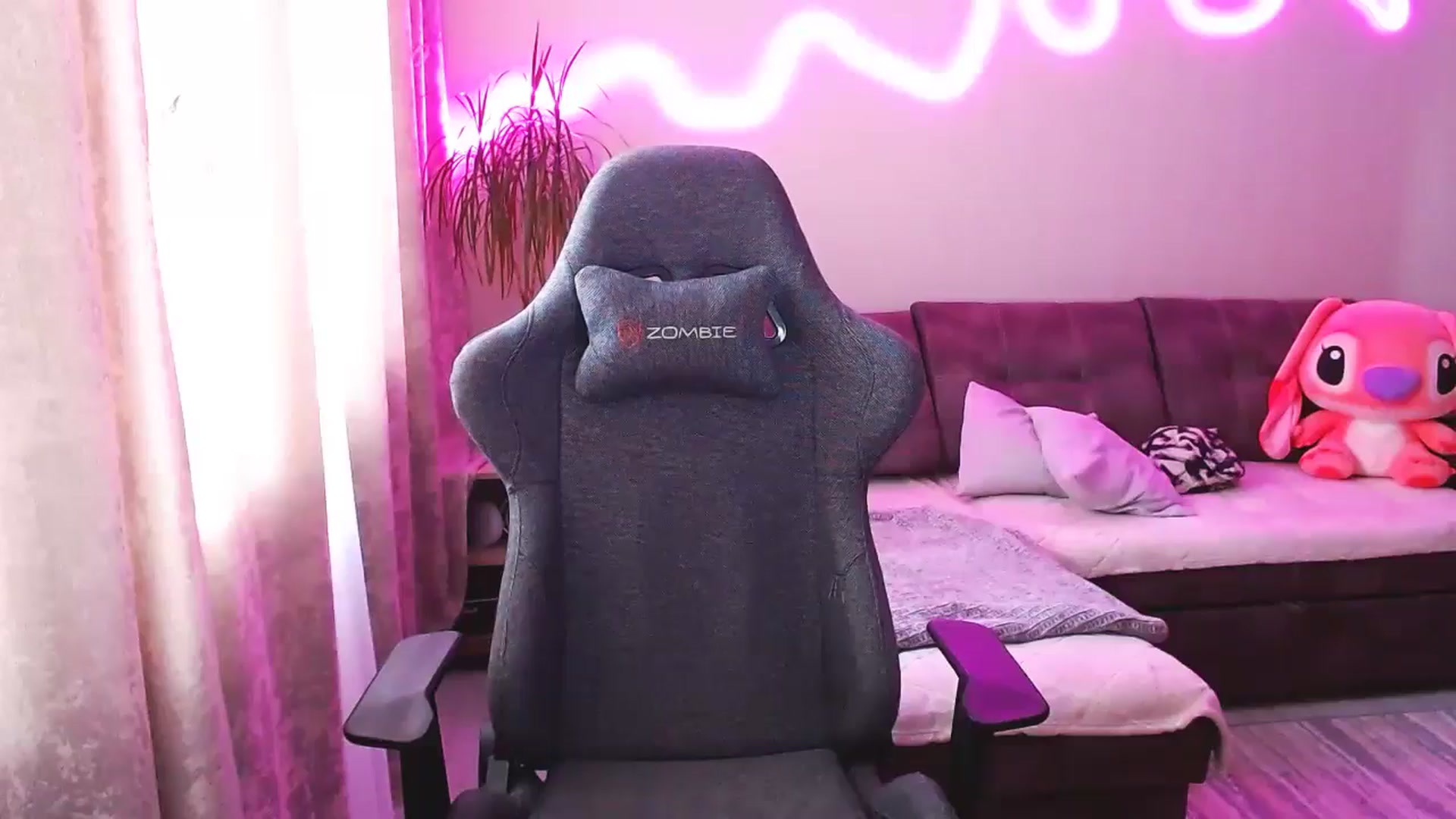 Gallery image thumbnail from BlackLovee's myfreecams stream on, 08/10/2025, 11:56 image 9 of 20