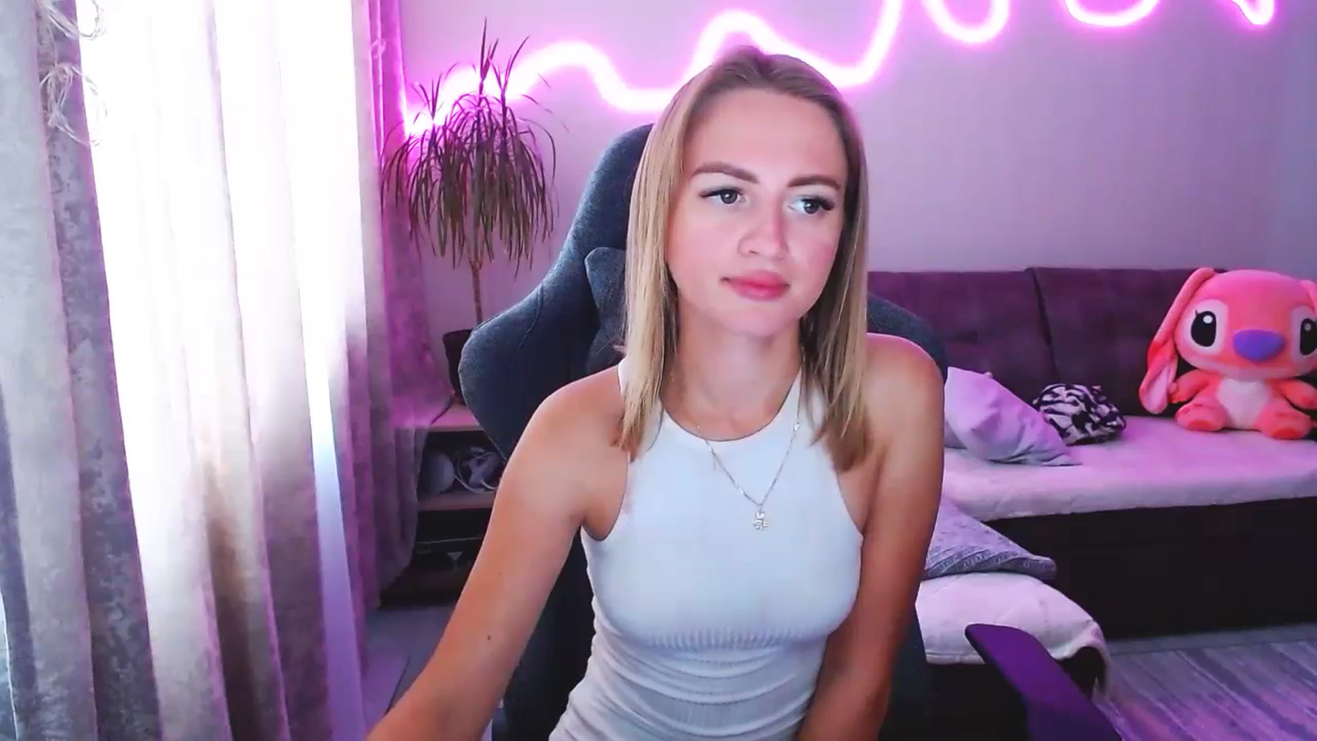 Gallery image thumbnail from BlackLovee's myfreecams stream on, 08/10/2025, 12:51 image 10 of 20