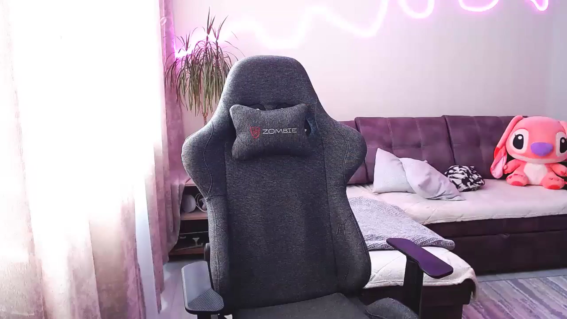 Gallery image thumbnail from BlackLovee's myfreecams stream on, 08/10/2025, 12:51 image 1 of 20