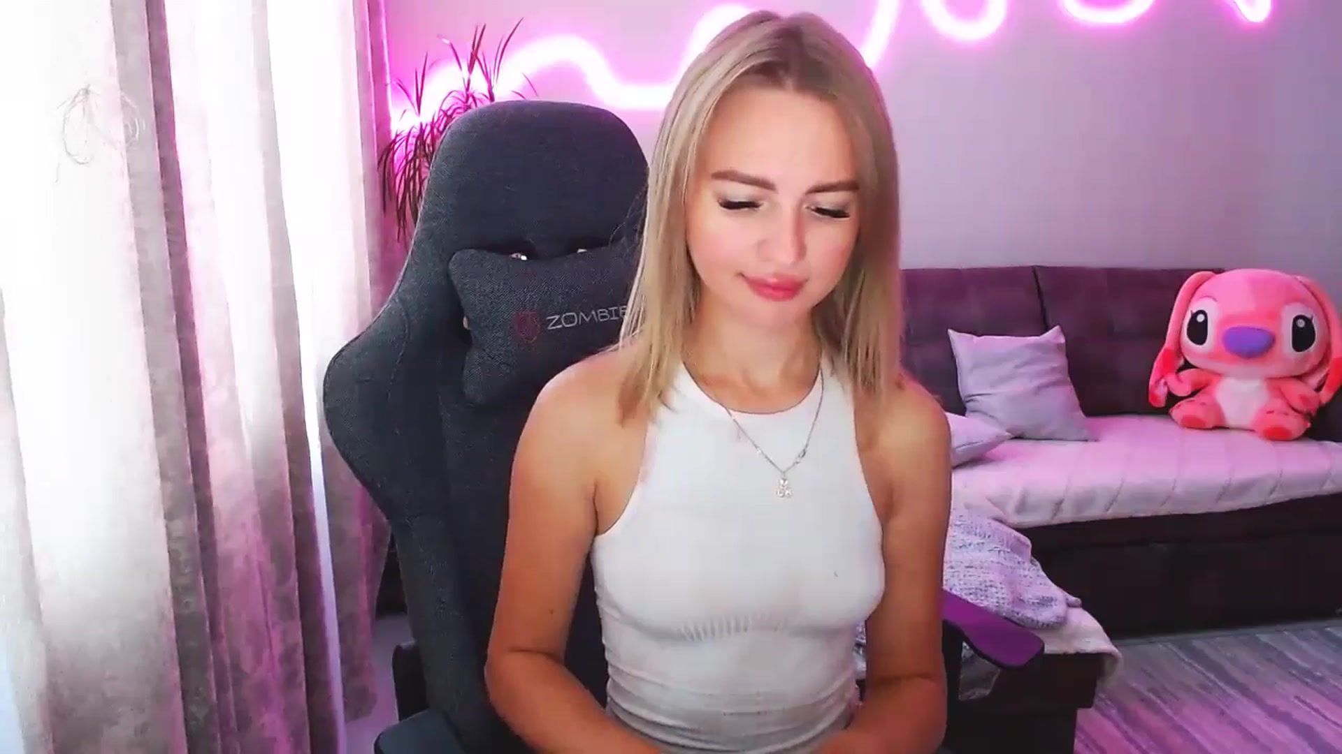 Gallery image thumbnail from BlackLovee's myfreecams stream on, 08/18/2025, 08:59 image 15 of 20