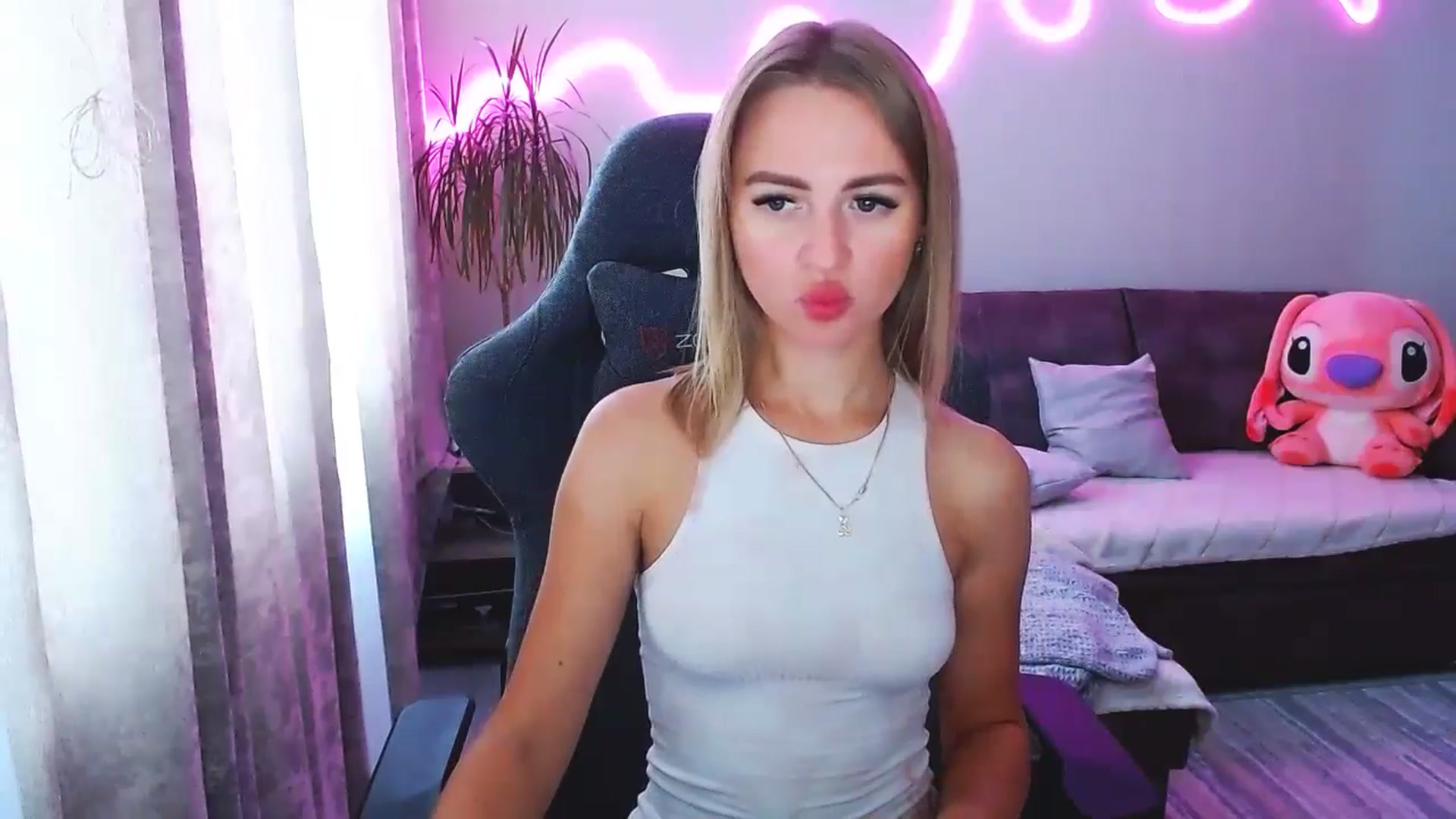 Gallery image thumbnail from BlackLovee's myfreecams stream on, 08/18/2025, 08:59 image 10 of 20