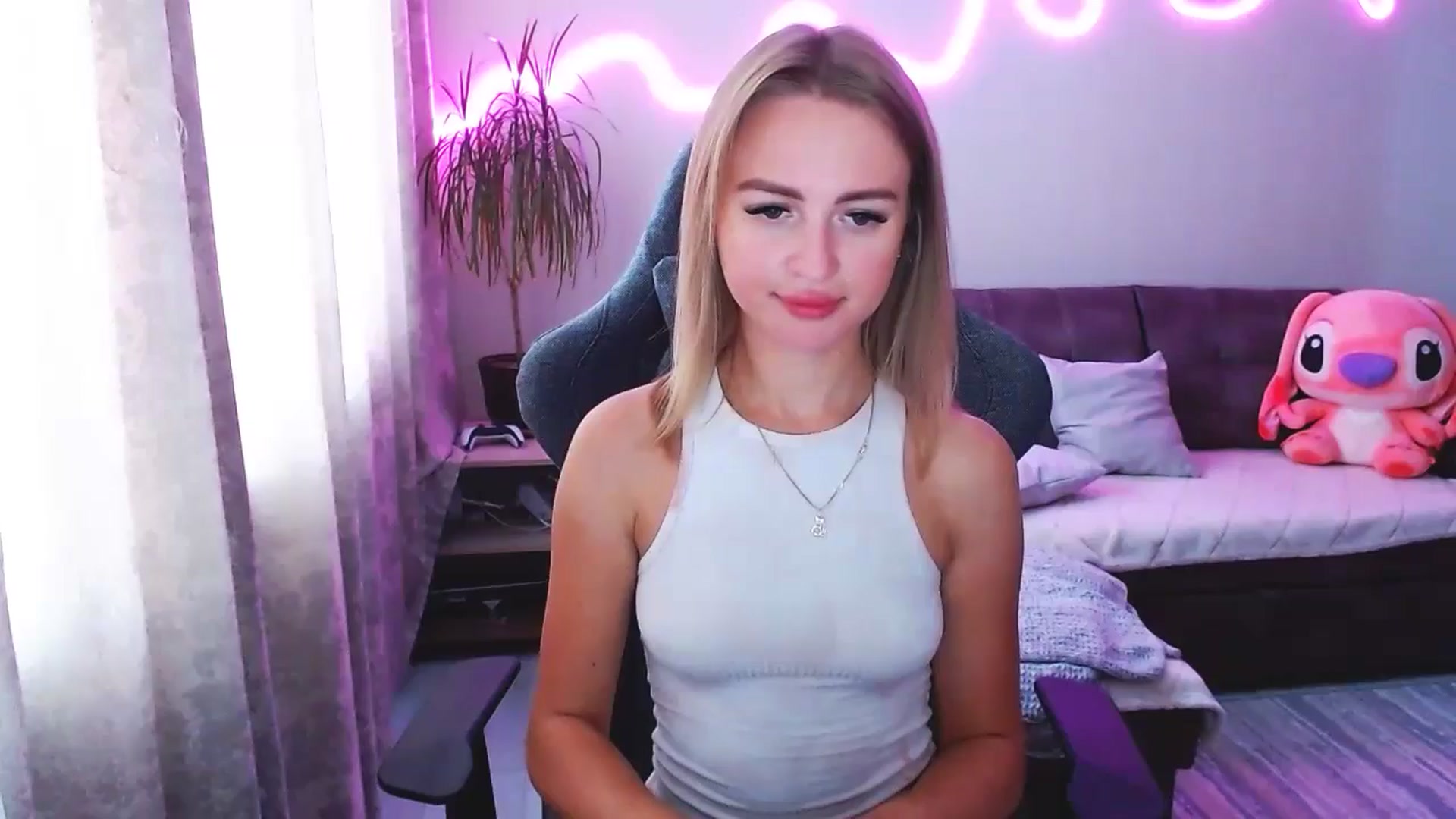 Gallery image thumbnail from BlackLovee's myfreecams stream on, 08/18/2025, 12:18 image 16 of 20