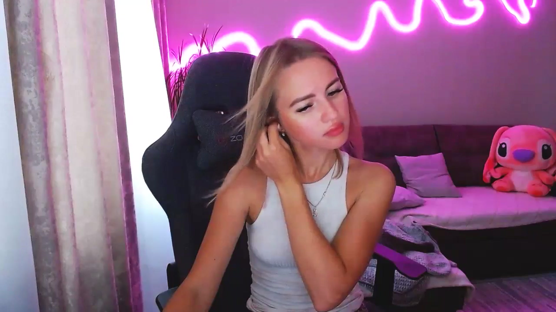 Gallery image thumbnail from BlackLovee's myfreecams stream on, 08/18/2025, 14:11 image 14 of 20