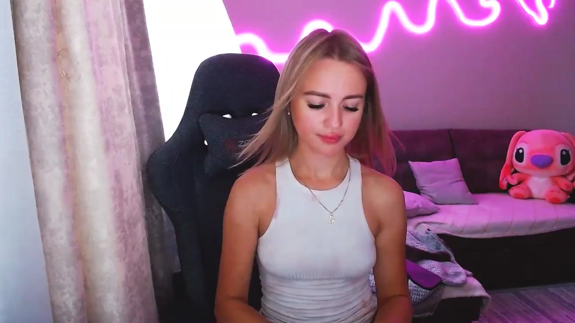 Gallery image thumbnail from BlackLovee's myfreecams stream on, 08/18/2025, 14:11 image 16 of 20