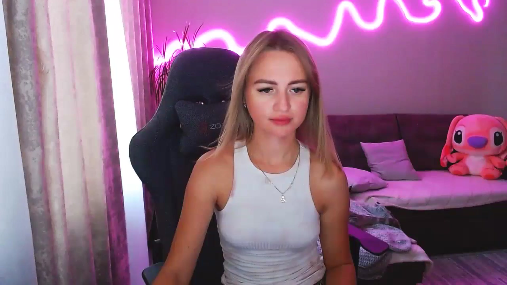 Gallery image thumbnail from BlackLovee's myfreecams stream on, 08/18/2025, 14:11 image 6 of 20