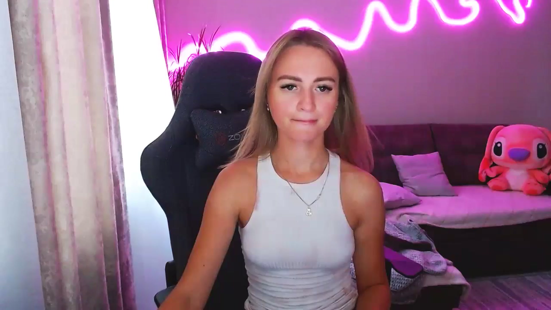 Gallery image thumbnail from BlackLovee's myfreecams stream on, 08/18/2025, 14:11 image 17 of 20