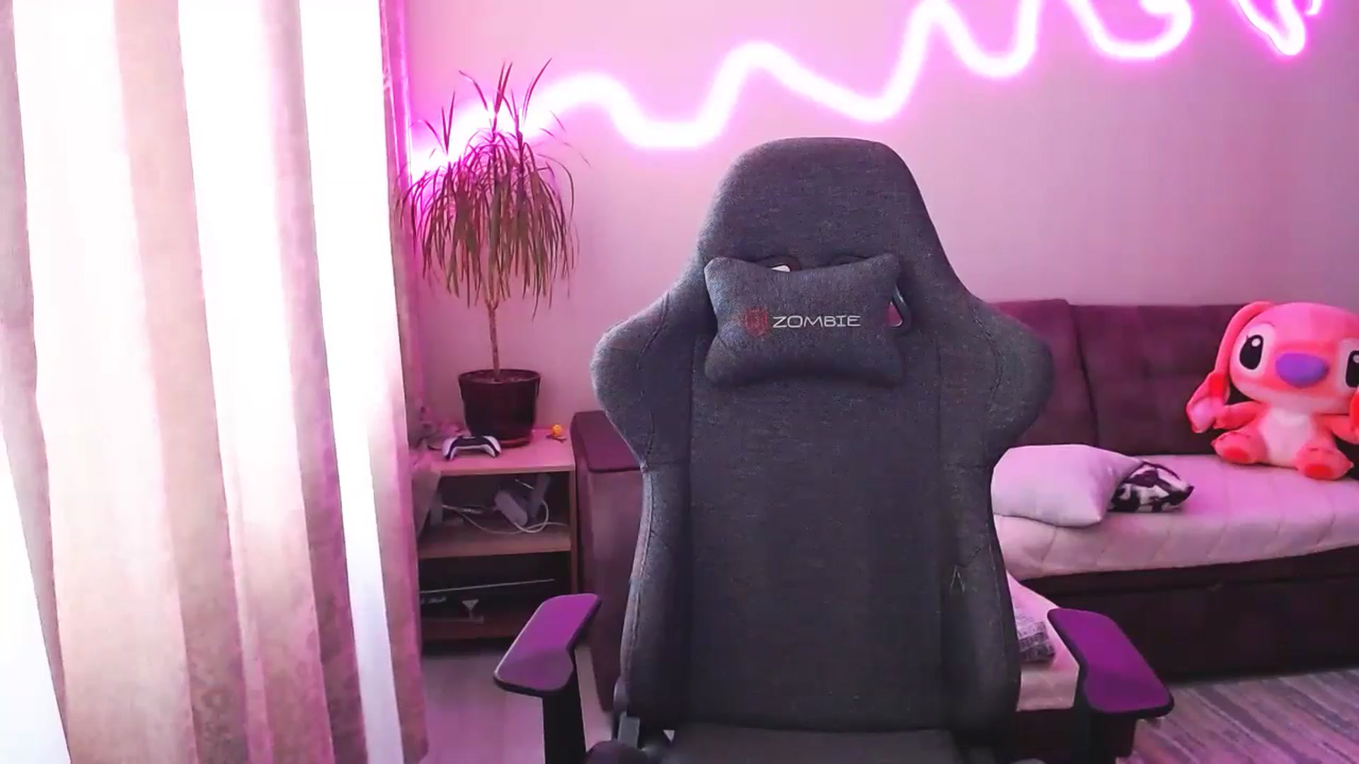 Gallery image thumbnail from BlackLovee's myfreecams stream on, 08/19/2025, 08:48 image 4 of 20