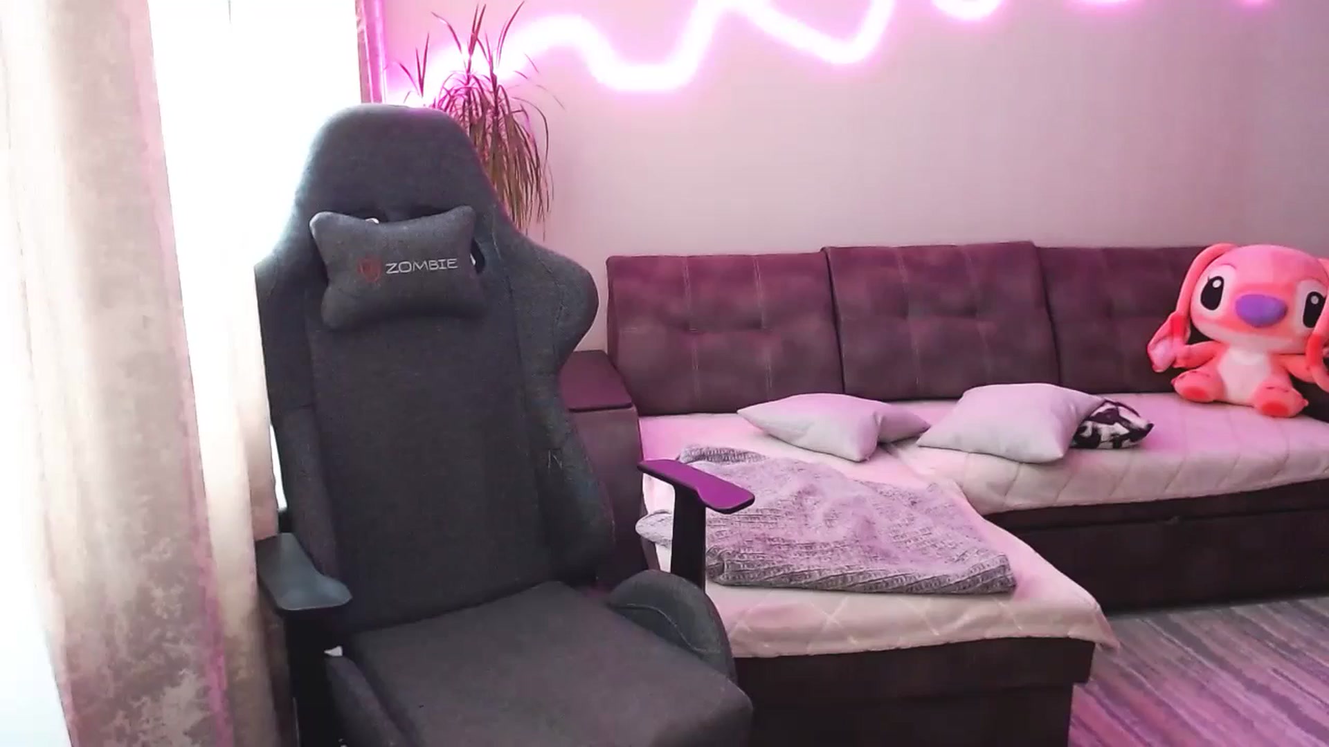 Gallery image thumbnail from BlackLovee's myfreecams stream on, 08/19/2025, 10:01 image 5 of 20