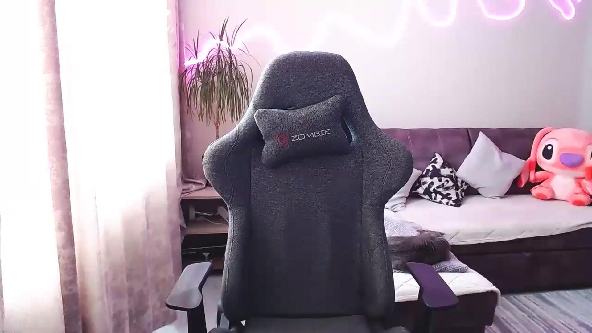 Gallery image thumbnail from BlackLovee's myfreecams stream on, 08/23/2025, 12:53 image 11 of 20